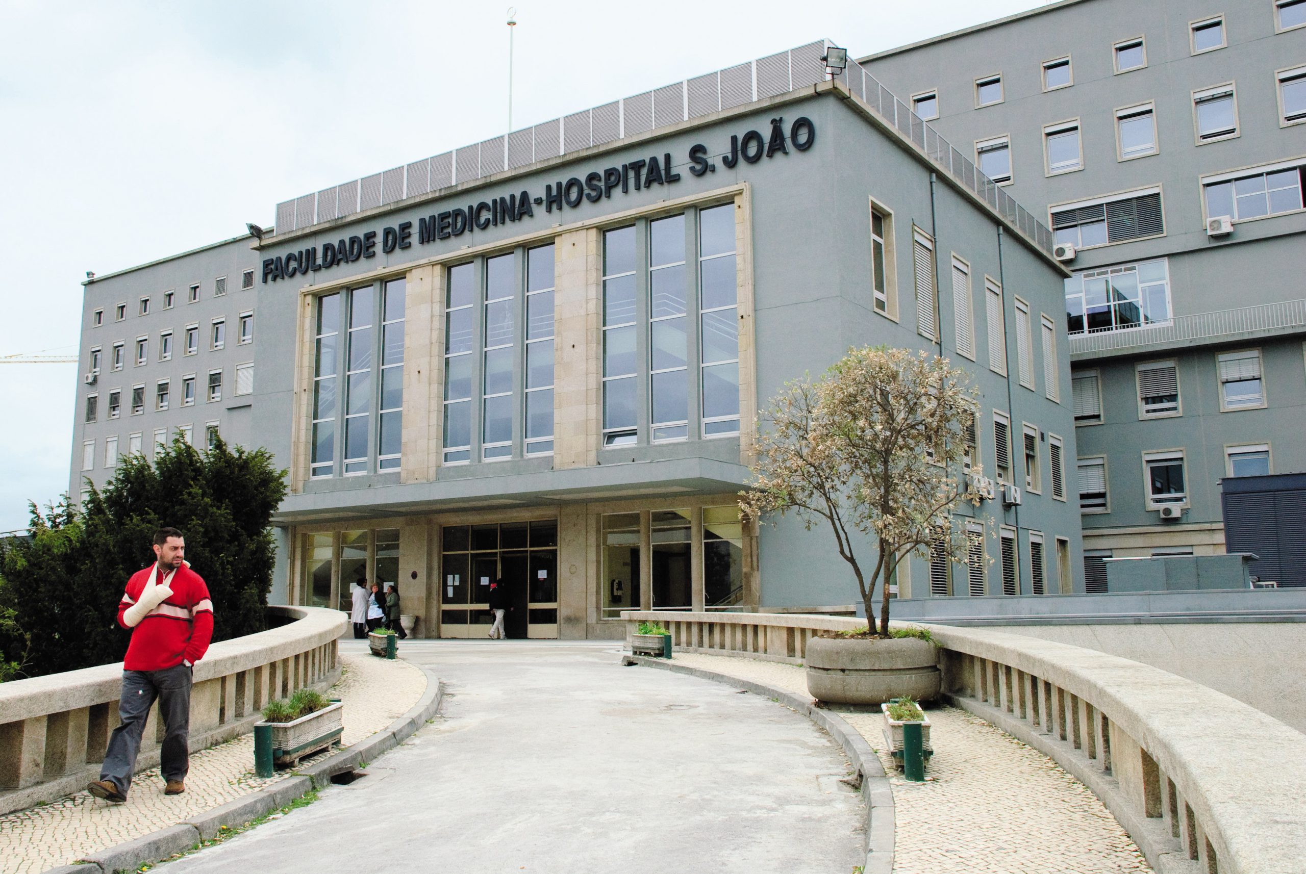 Contentores do hospital S. João têm reparações todos os dias, diz bastonário