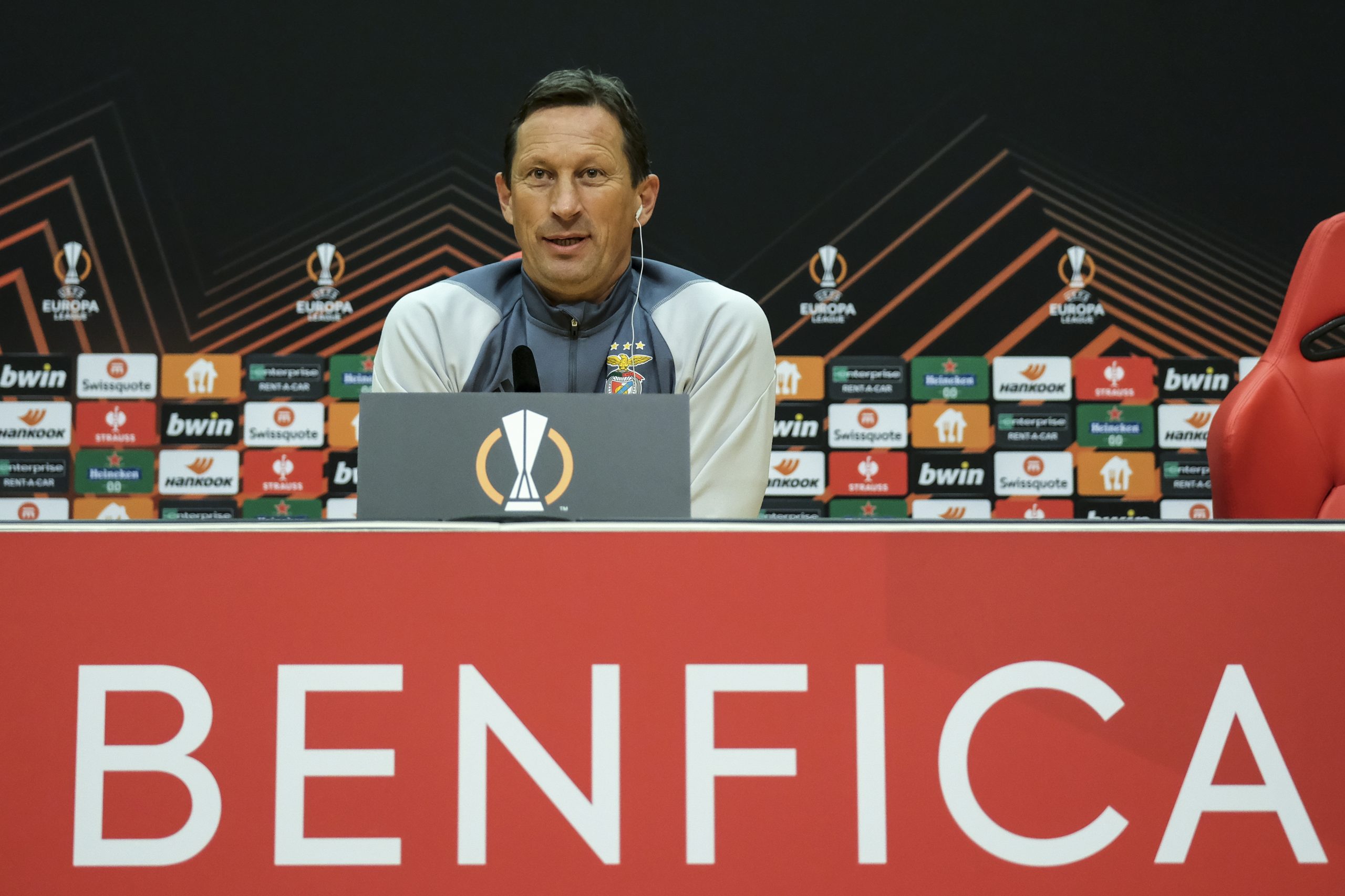 Schmidt esclarece que “não basta” ao Benfica pedir desculpa após goleada
