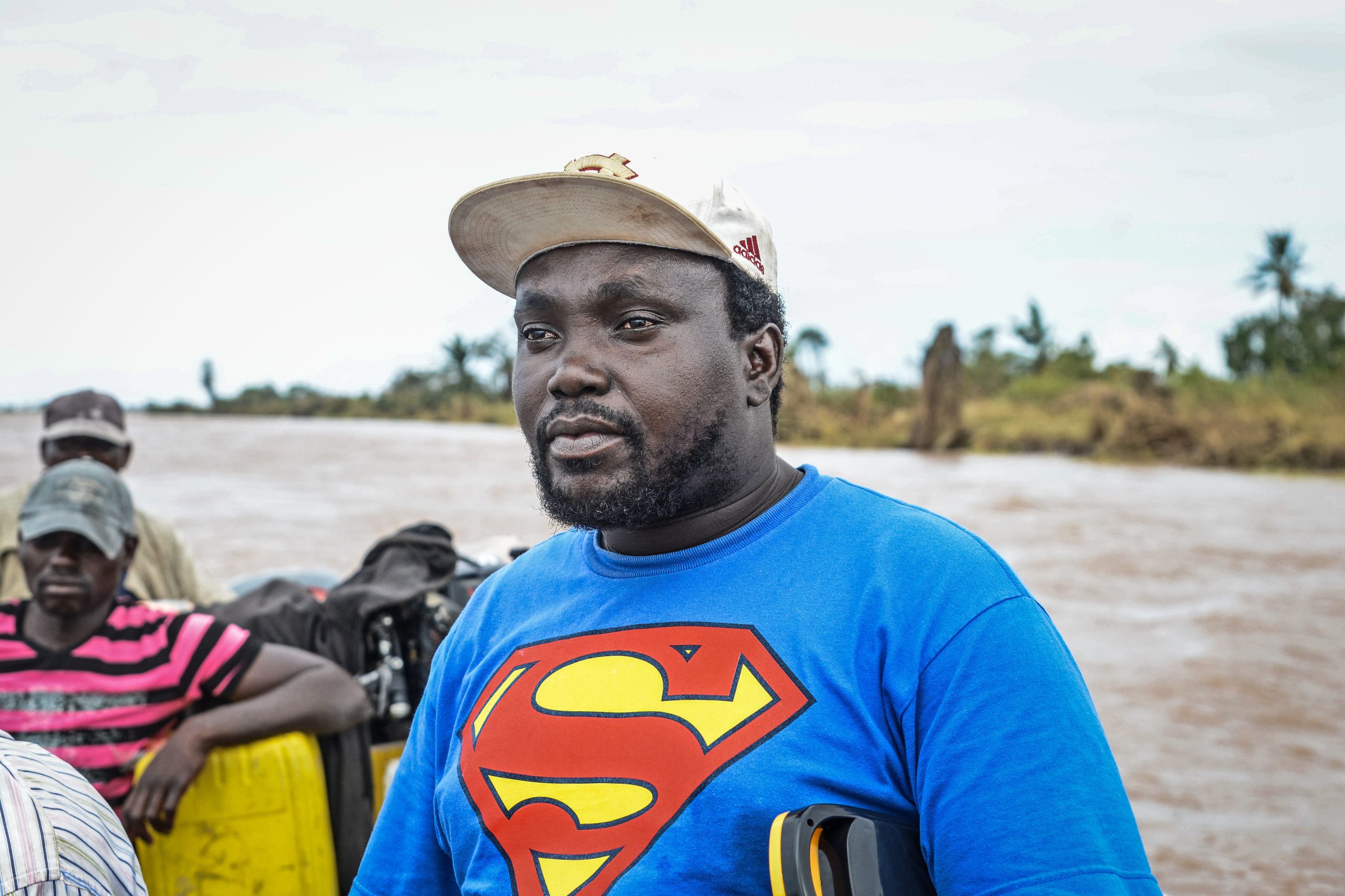 Idai: Super-homem de Búzi arrisca viagem para alimentar família