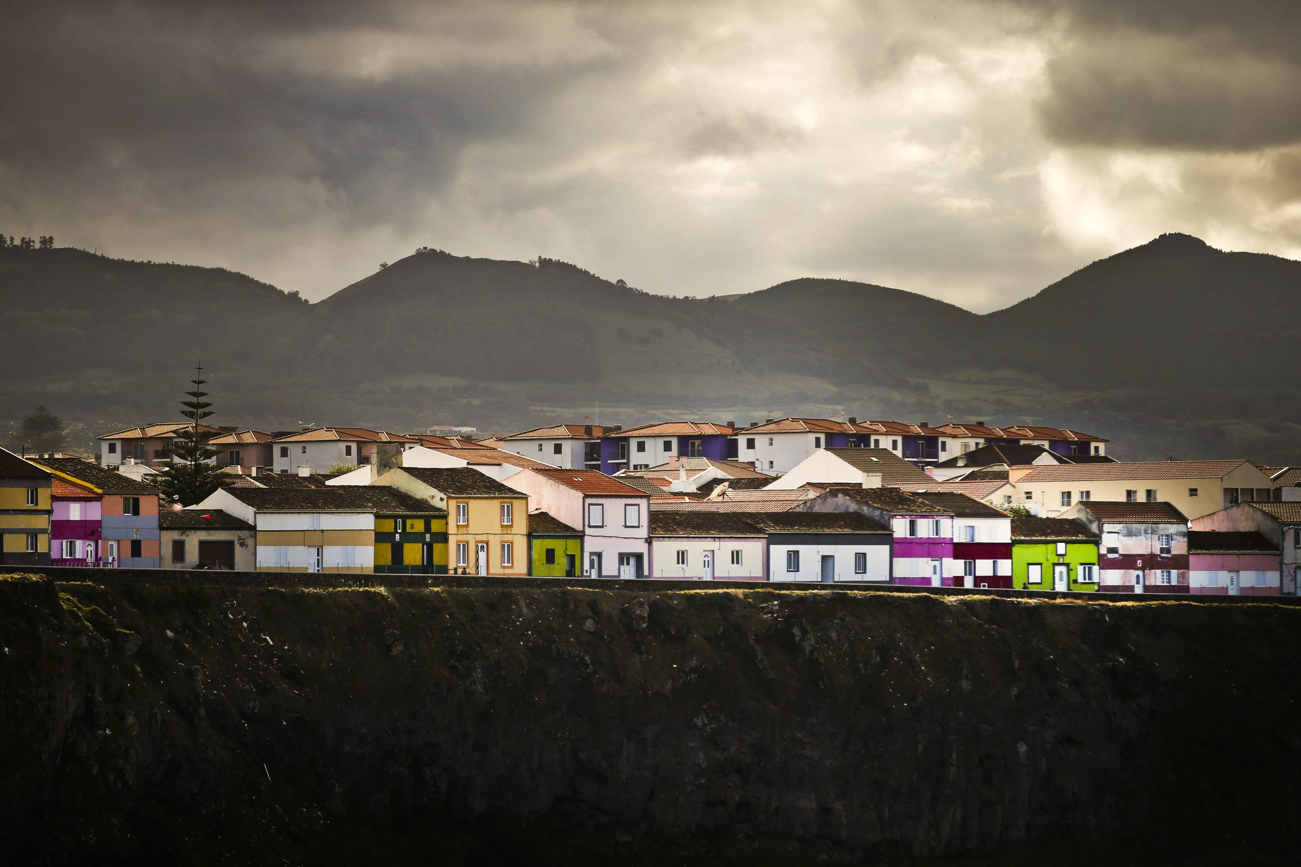 Decretado encerramento de discotecas e bares vão fechar às 22:00 em São Miguel