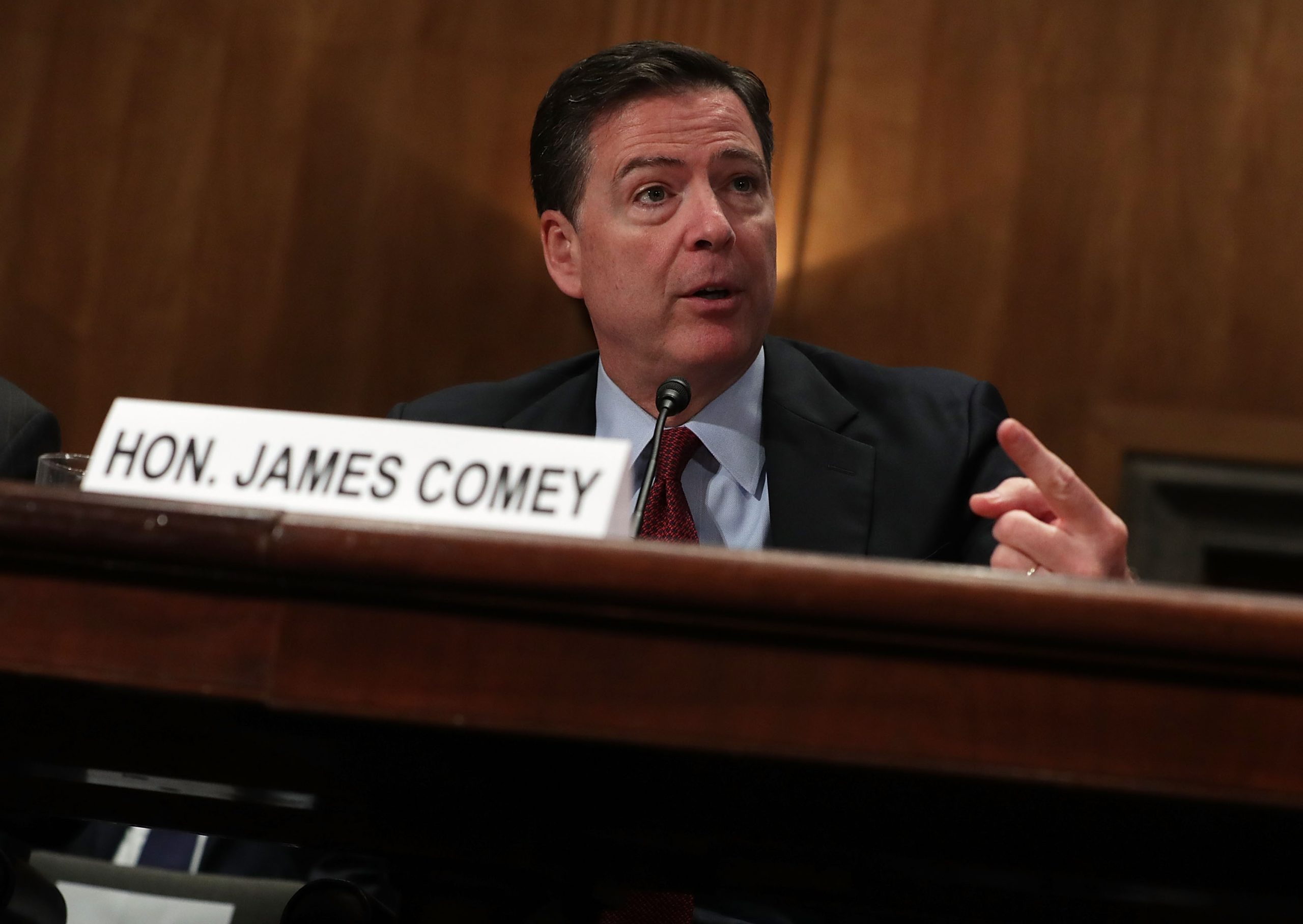Senador acusa diretor do FBI de ter enviesado as eleições ao esconder informação sobre ataques de hackers russos