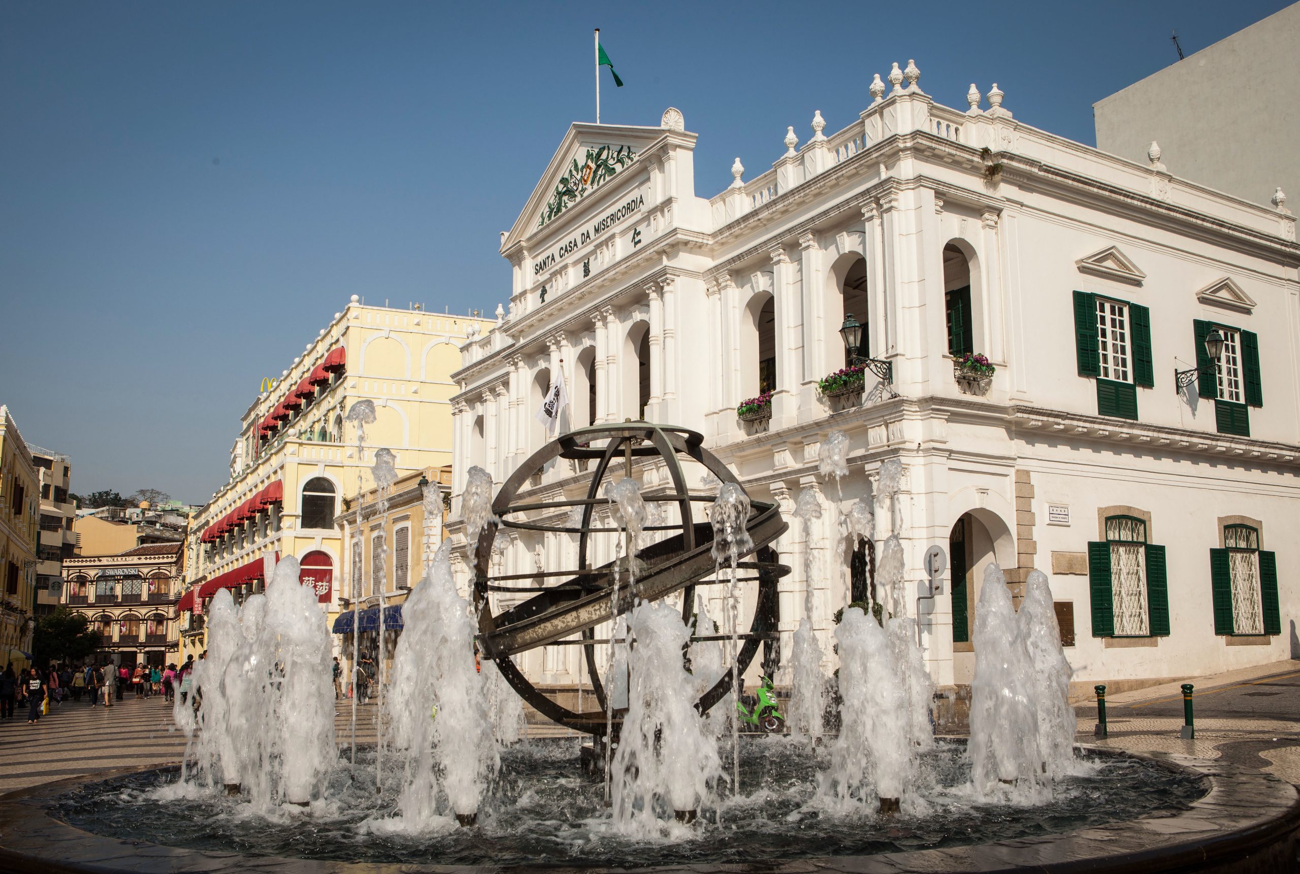 Exposição de piratas em Macau com documentos portugueses do século XIX