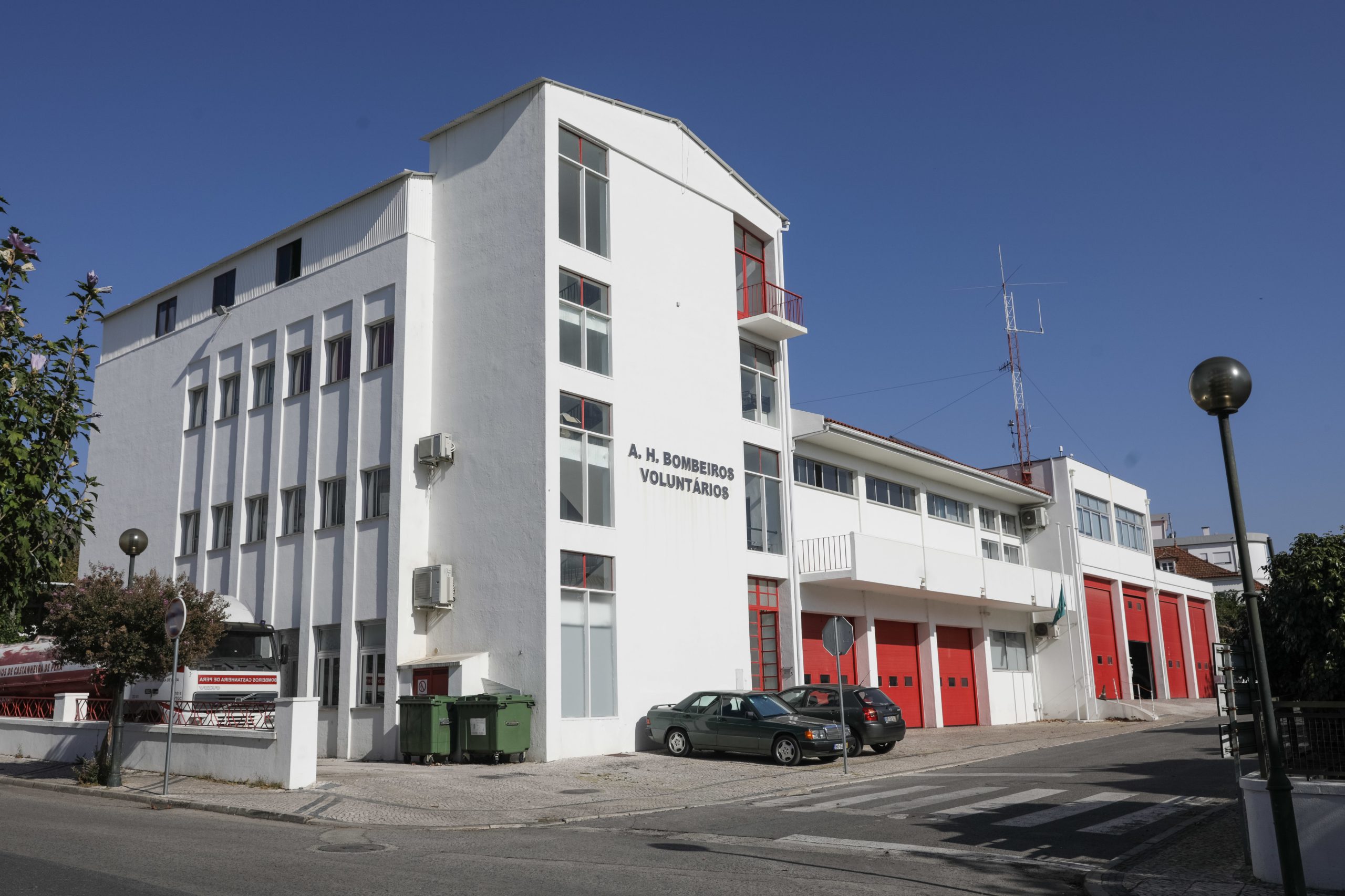 Liga distingue bombeiros de Castanheira de Pera e Pedrógão Grande com prémio de mérito