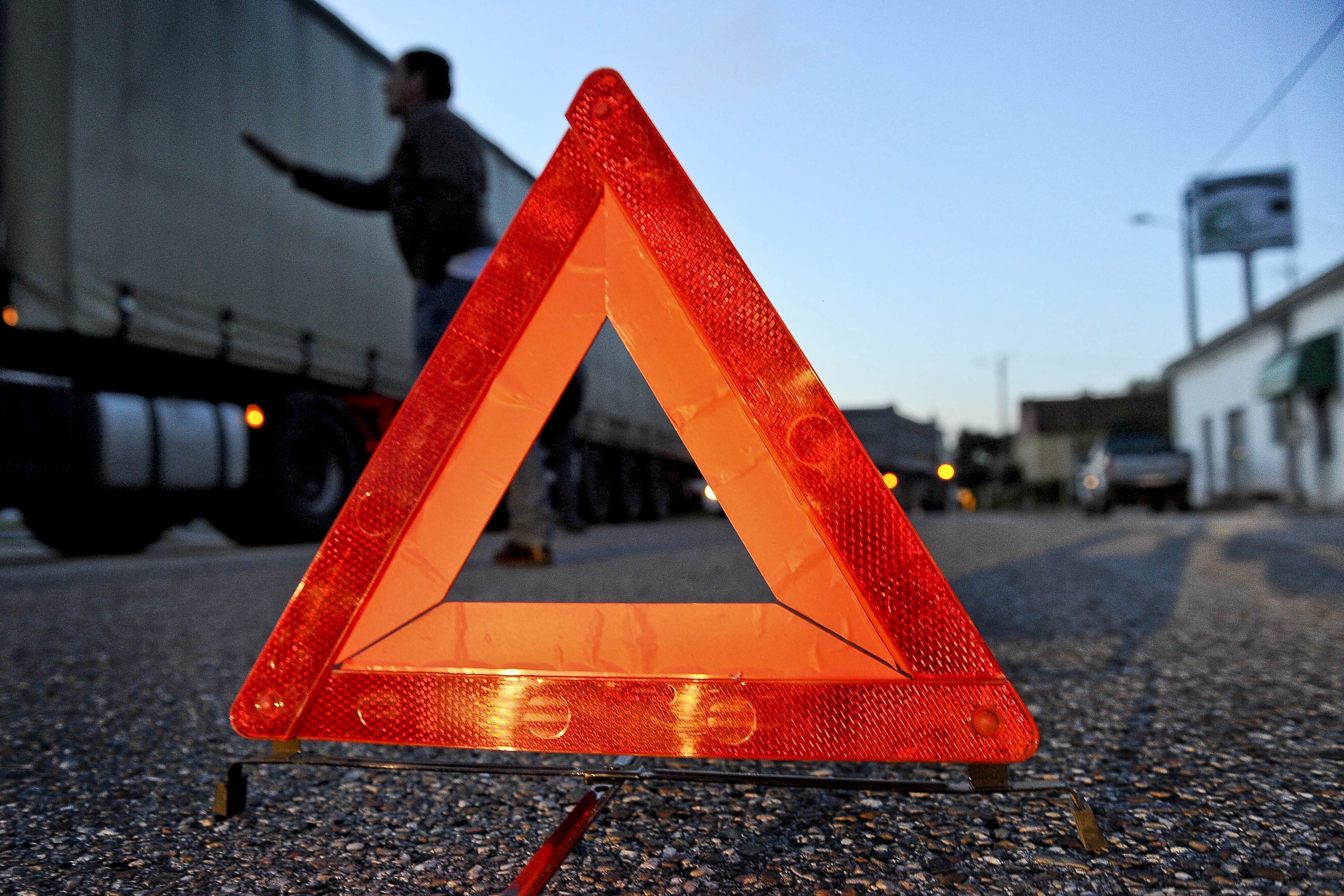 Dois trabalhadores em estado grave após atropelamento na A2