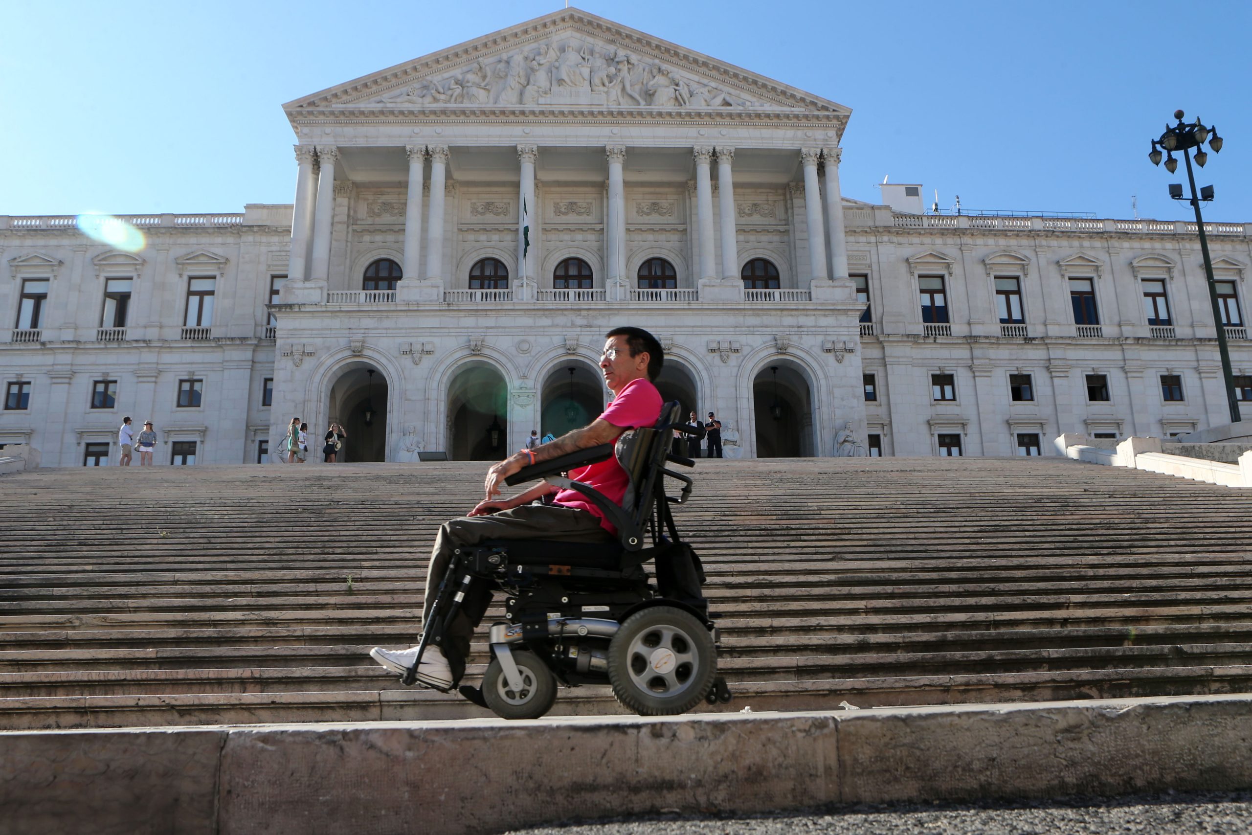 Governo vai alterar lei que regula apoio à vida independente das pessoas com deficiência
