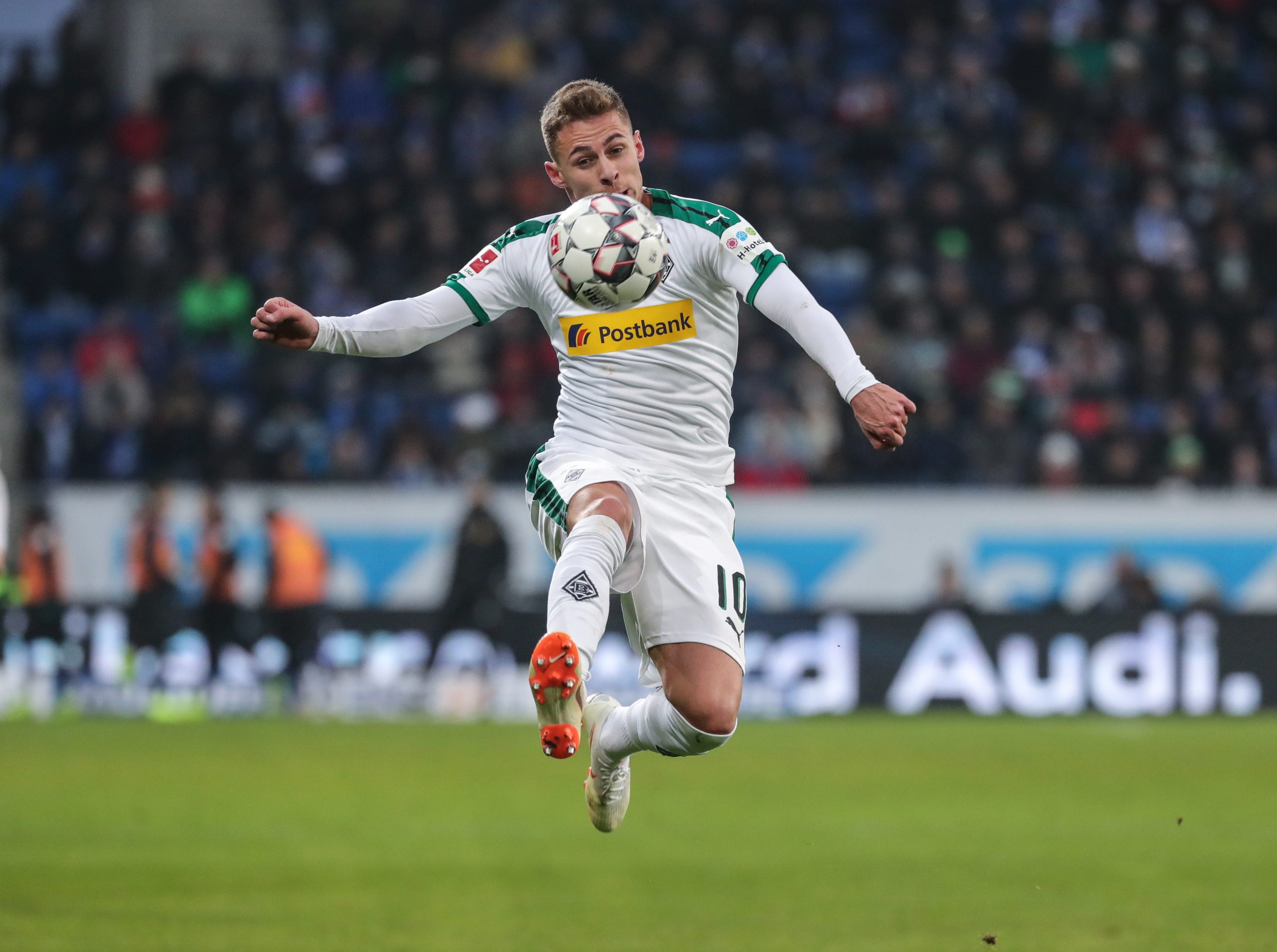Médio Thorgan Hazard contratado pelo Borussia Dortmund