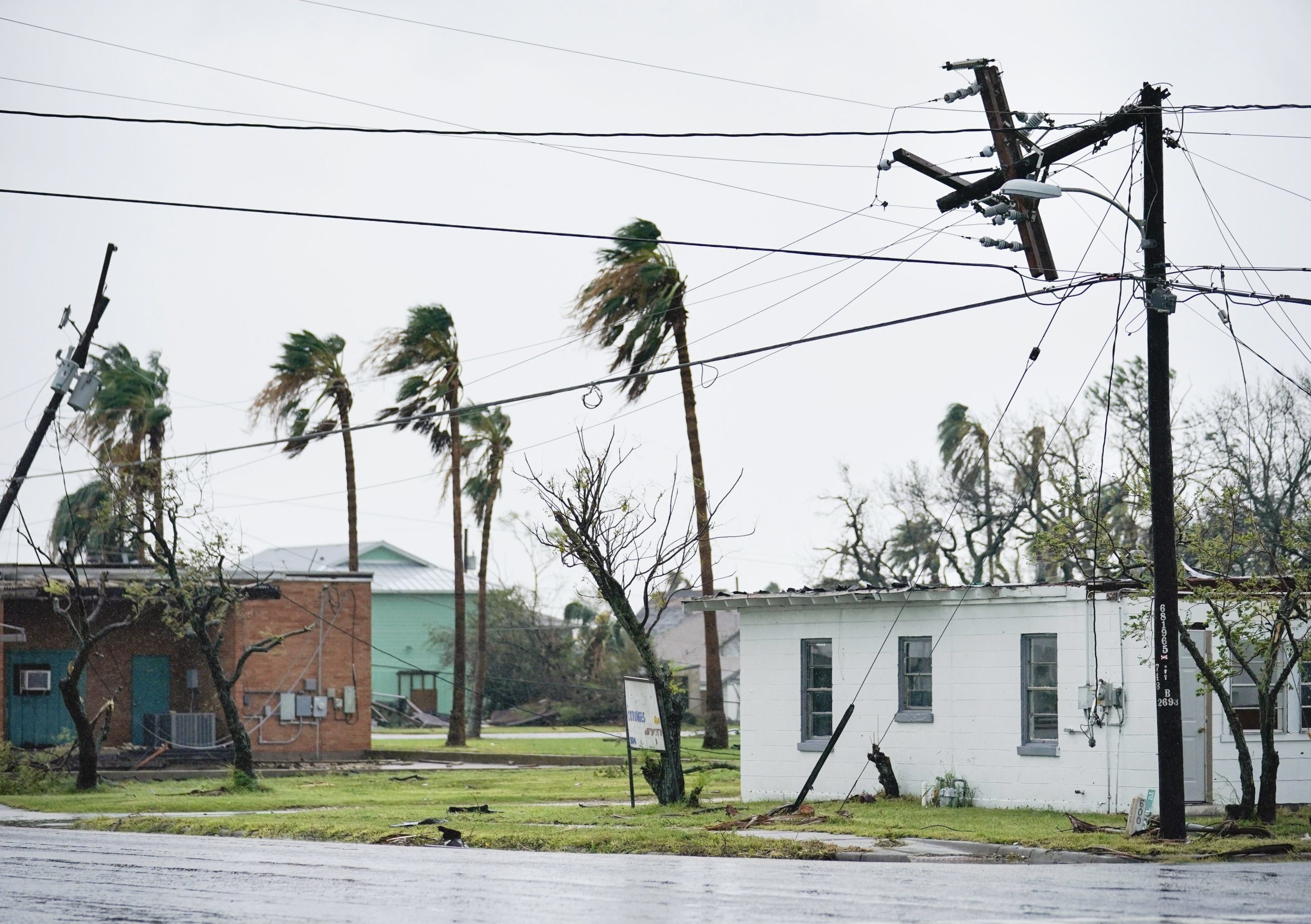Harvey volta a atingir terra e deve dirigir-se para norte nos EUA