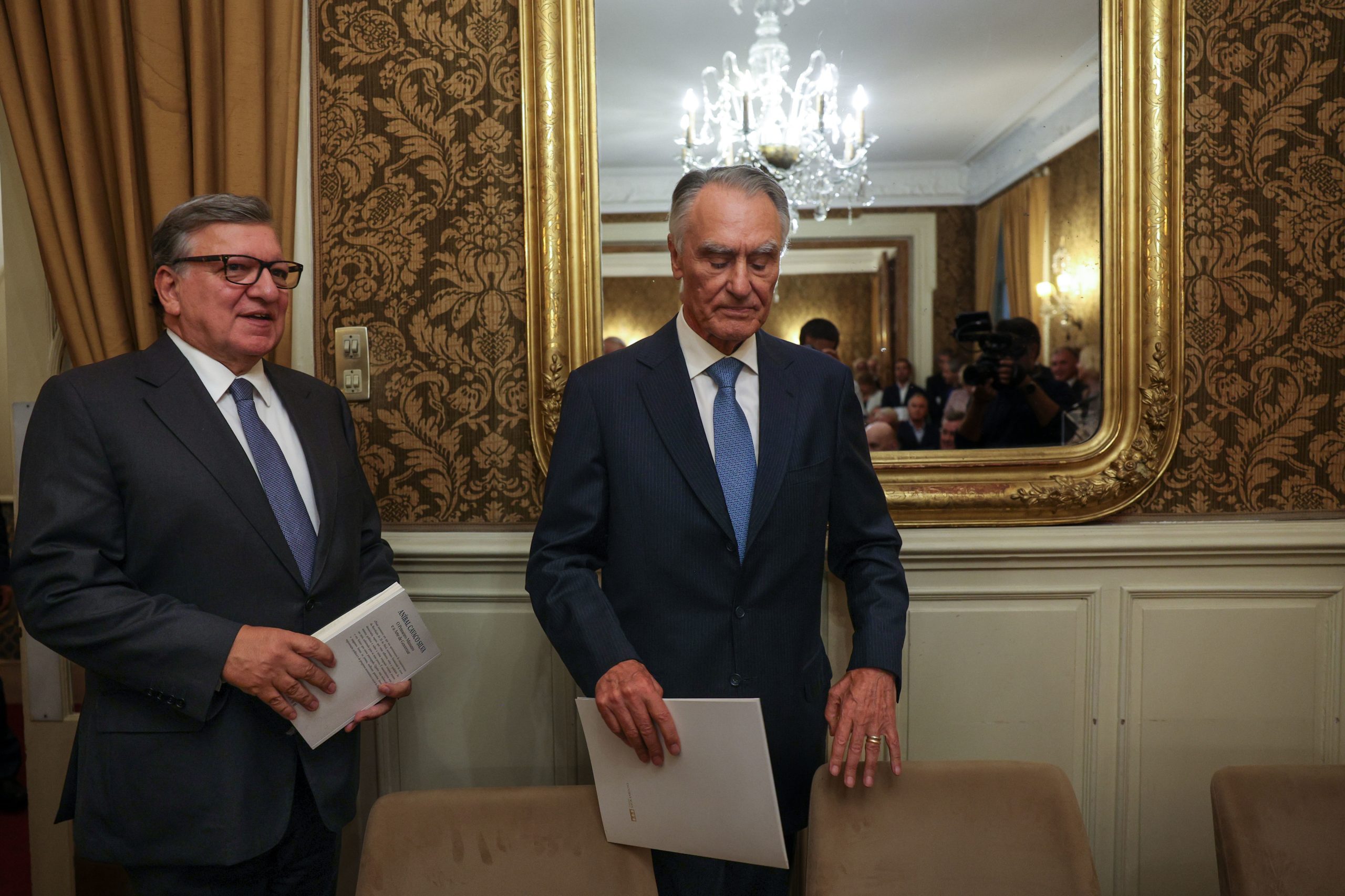 Durão Barroso ataca esquerda sectária que deseja a morte cívica de Cavaco Silva e pede “reequilíbrio do espaço público”