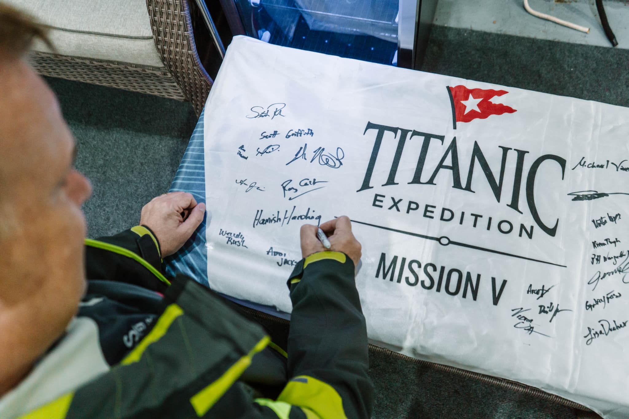 Quem são as cinco pessoas a bordo do submarino que desapareceu em visita aos destroços do Titanic?