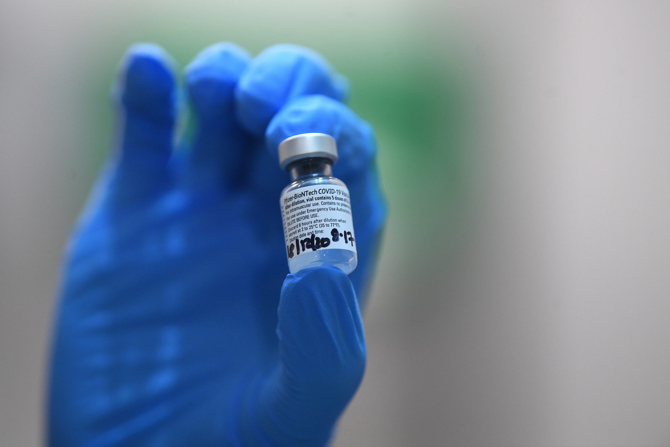 Covid-19: Pfizer anuncia eficácia de 95,6% em vacina de reforço