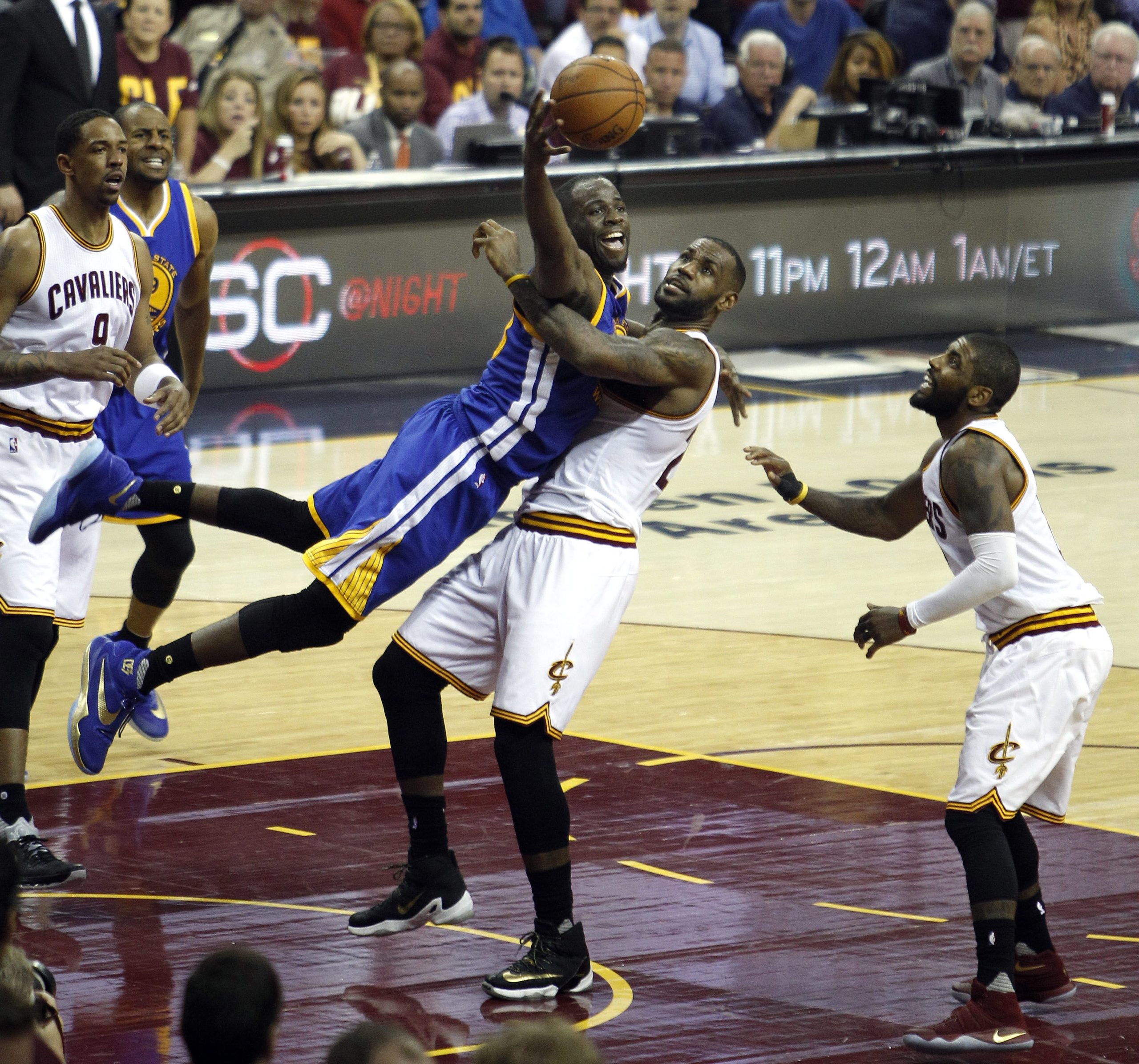 Os melhores da NBA mandam-se para o chão
