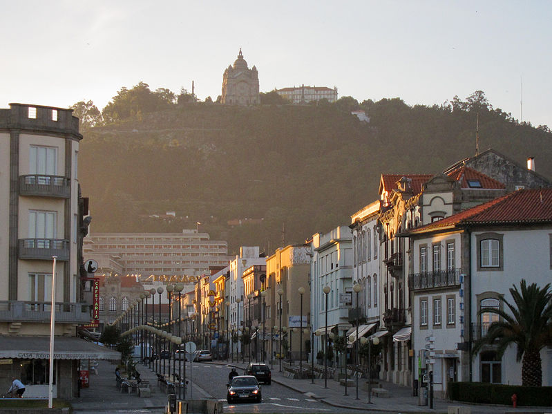 Câmara diz ser “ilegal” abertura de ginásio em complexo da marina de Viana
