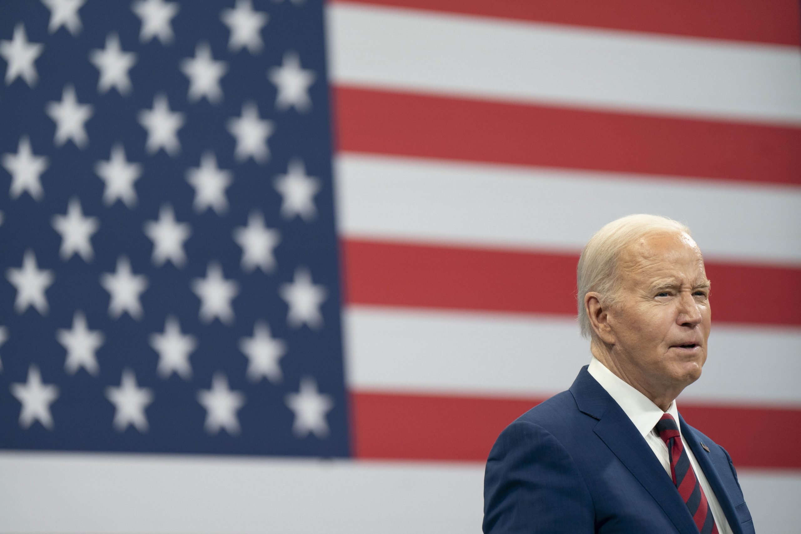 Governo de Biden criticado por assinalar Dia da Visibilidade Trans em dia de Páscoa