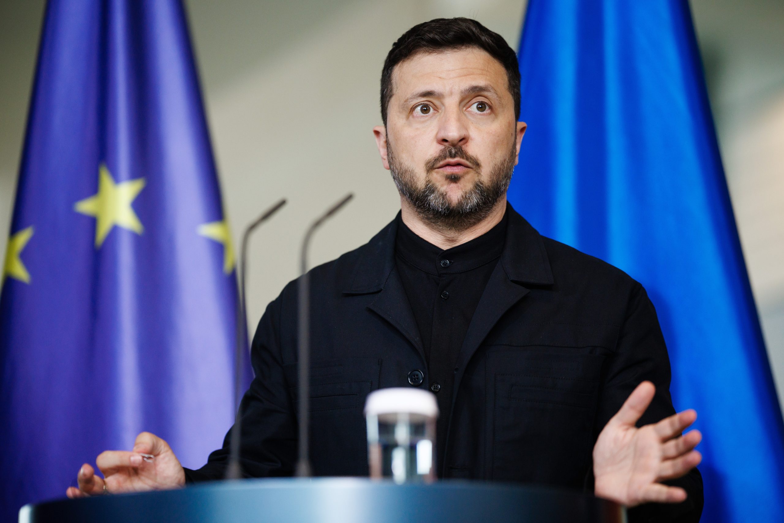 Zelensky oferece ajuda ao Médio Oriente contra drones iranianos mediante condições