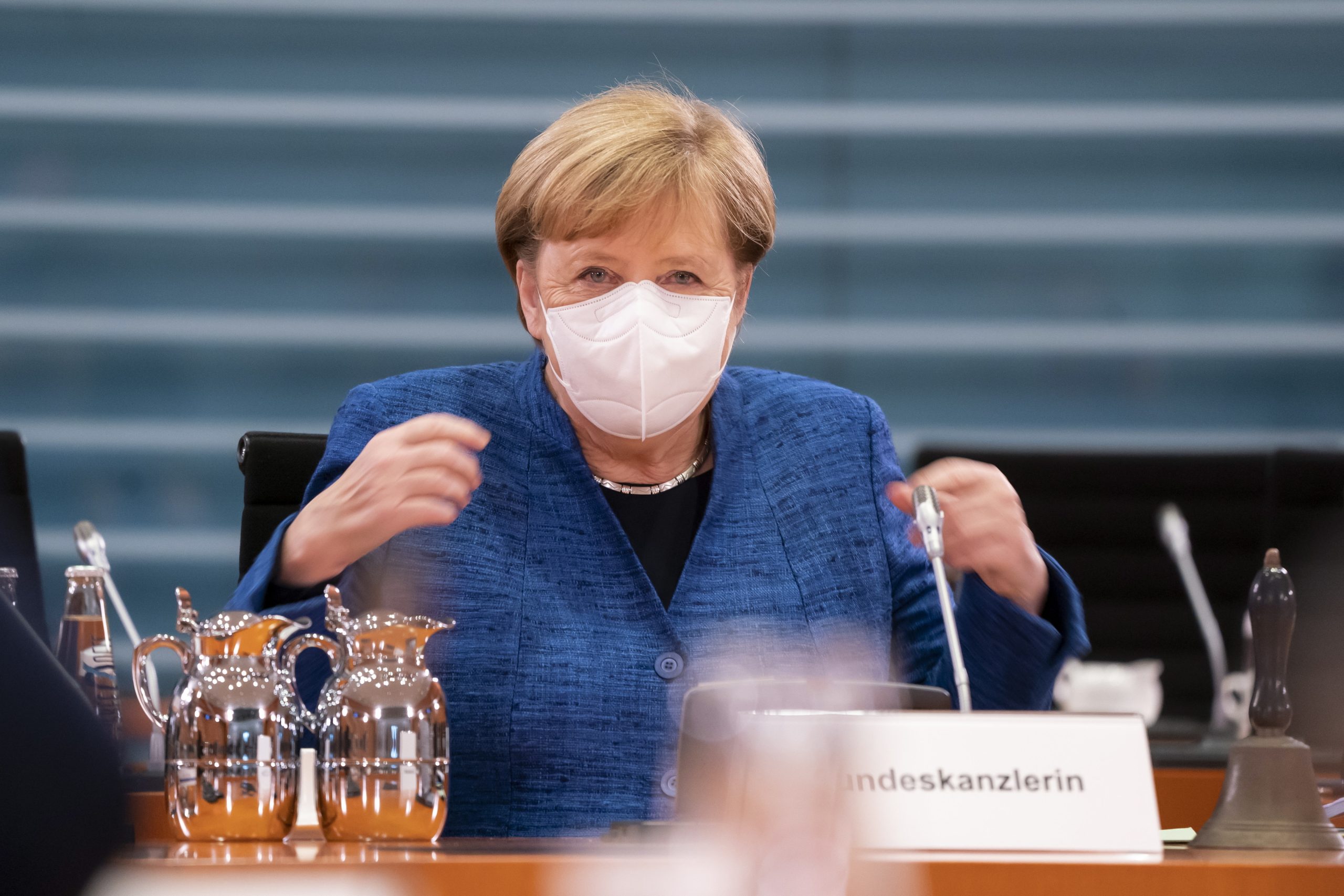 Merkel avisa Alemanha que os próximos meses vão ser “muito difíceis”