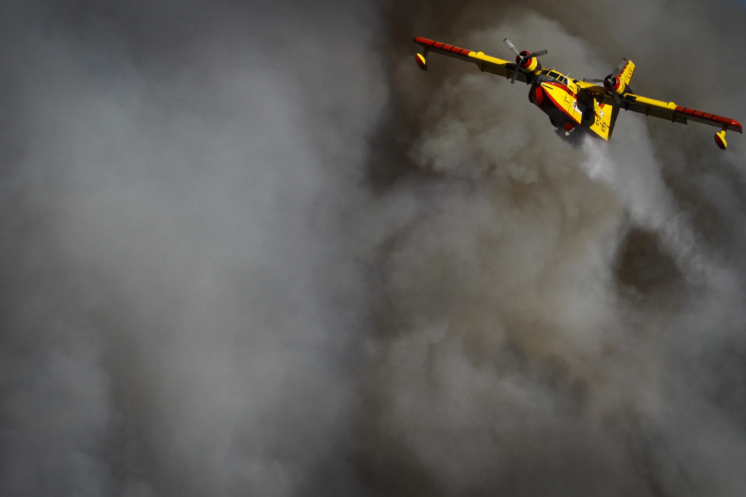 Incêndios: Trabalhos de rescaldo do fogo da serra de Sintra prosseguem até quarta-feira
