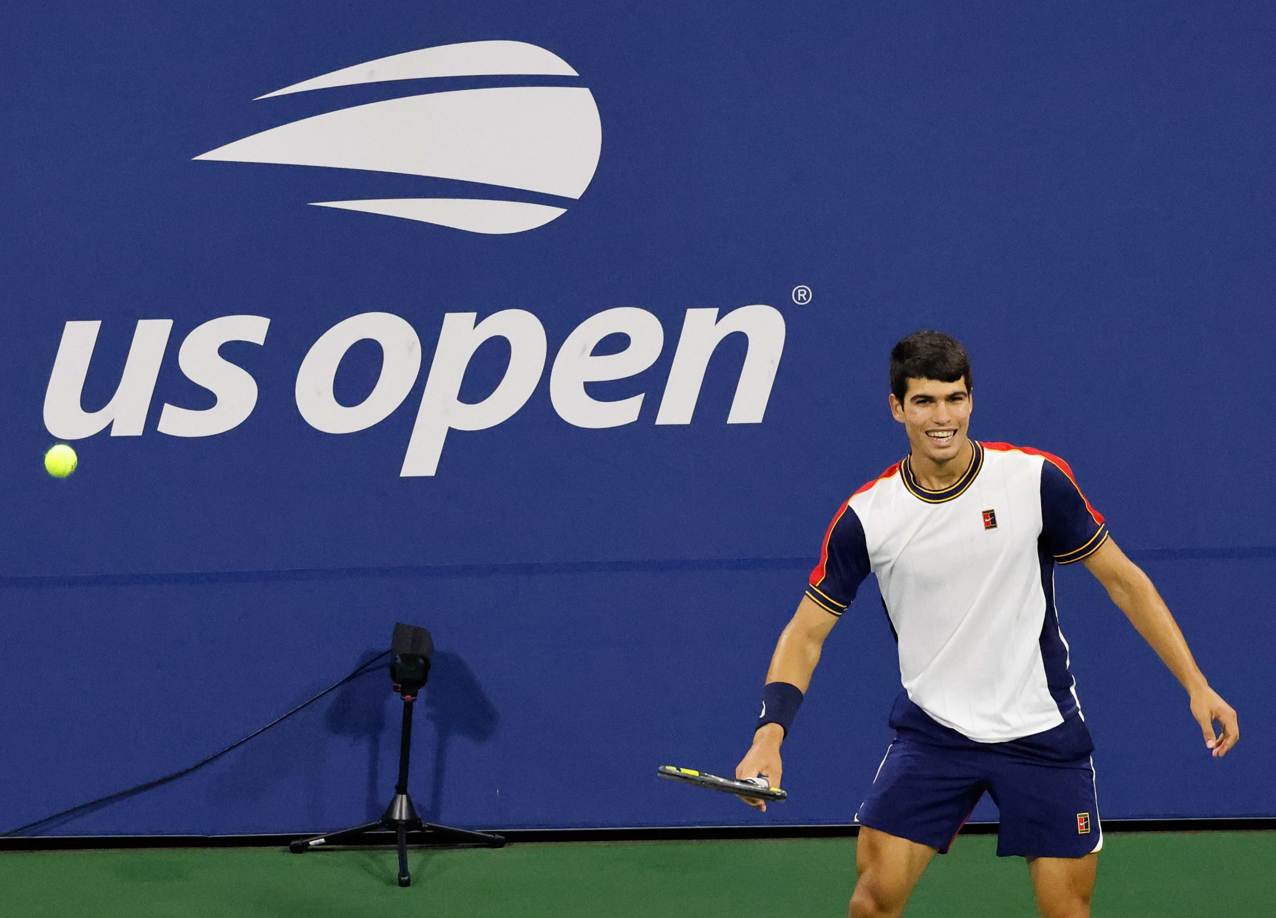 Carlos Alcaraz faz história e Sabalenka confirma quartos de final