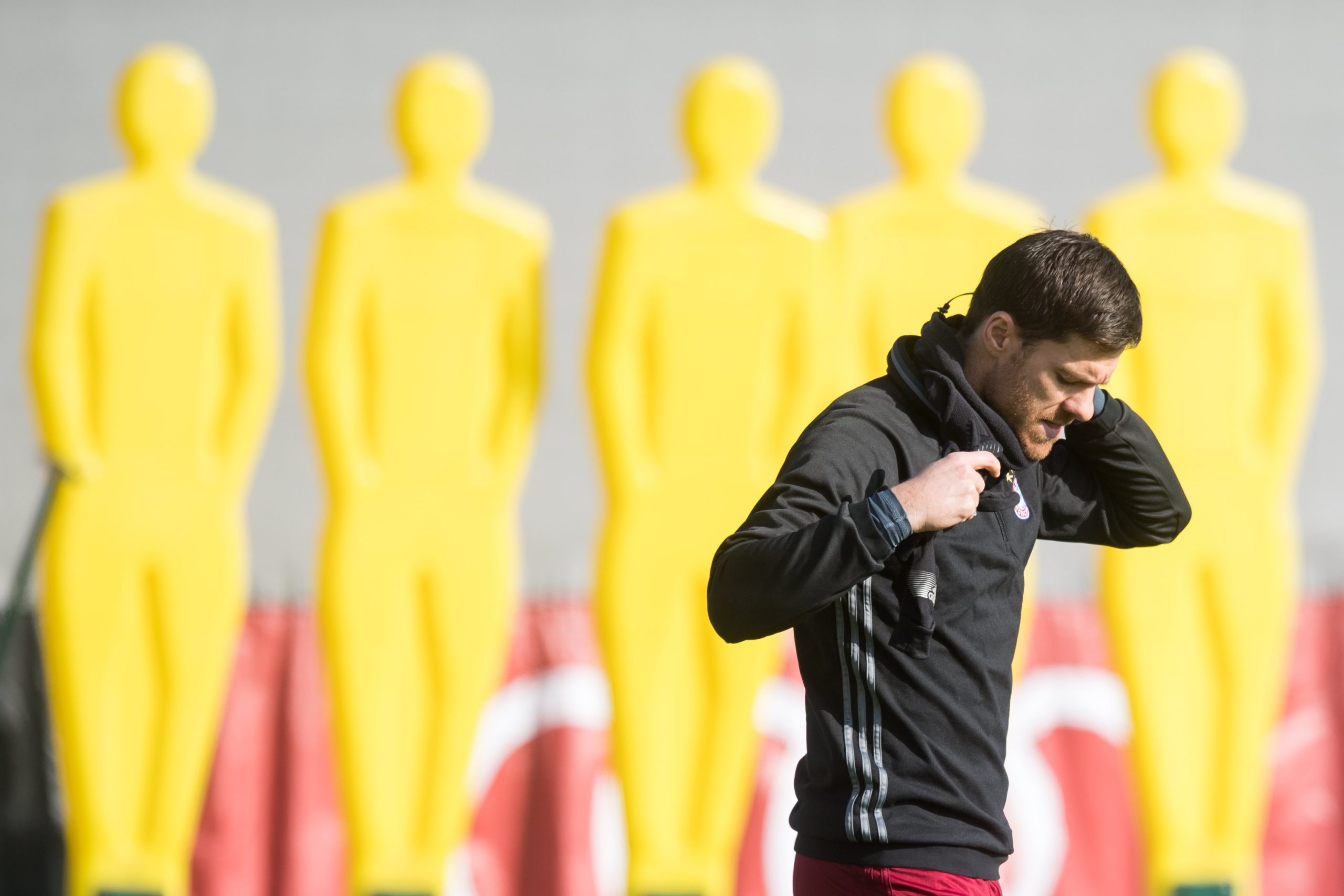Oficial: Xabi Alonso vai ‘pendurar as botas’