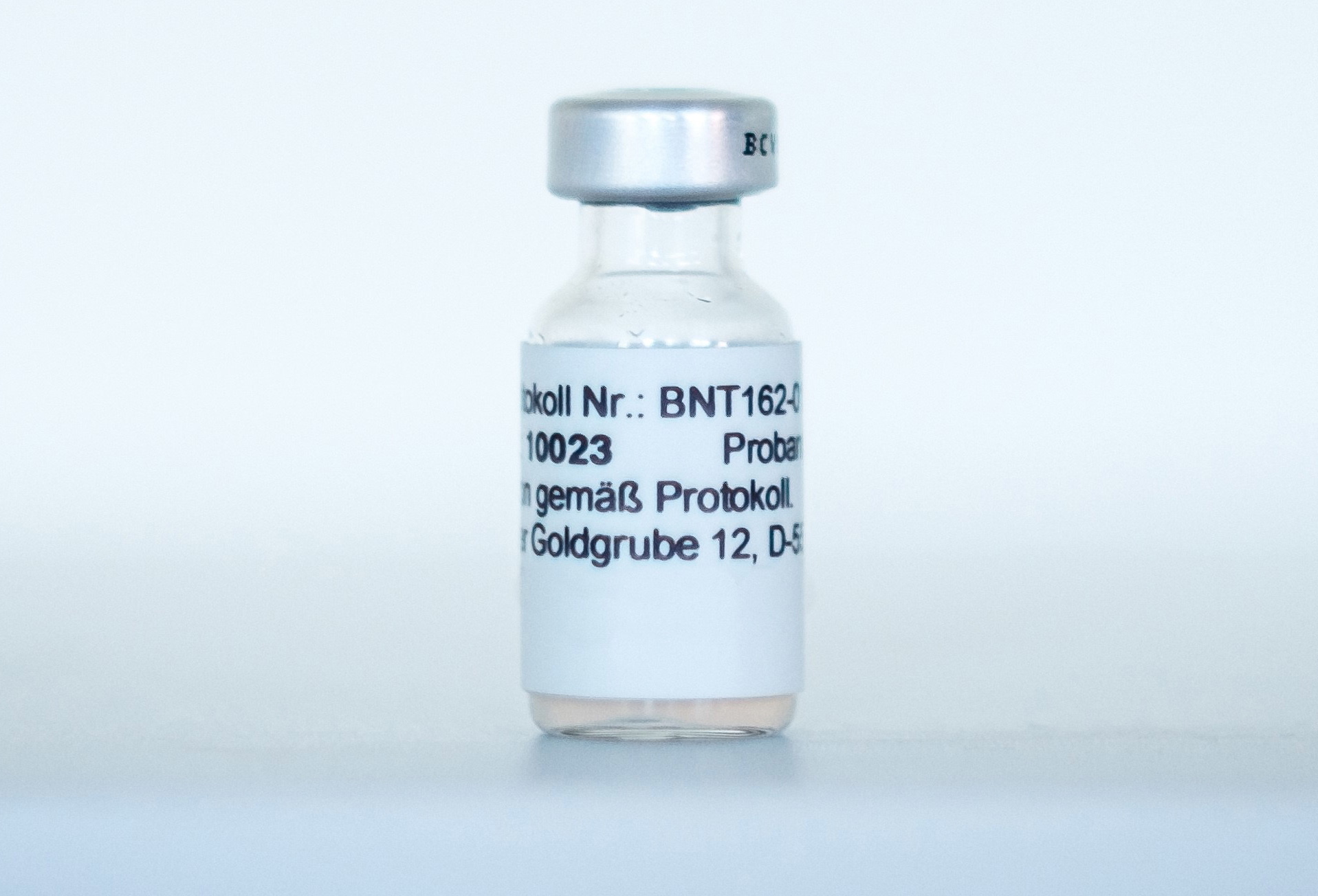 Covid-19: Agência do Medicamento confirma segurança de vacina da Pfizer/BioNTech