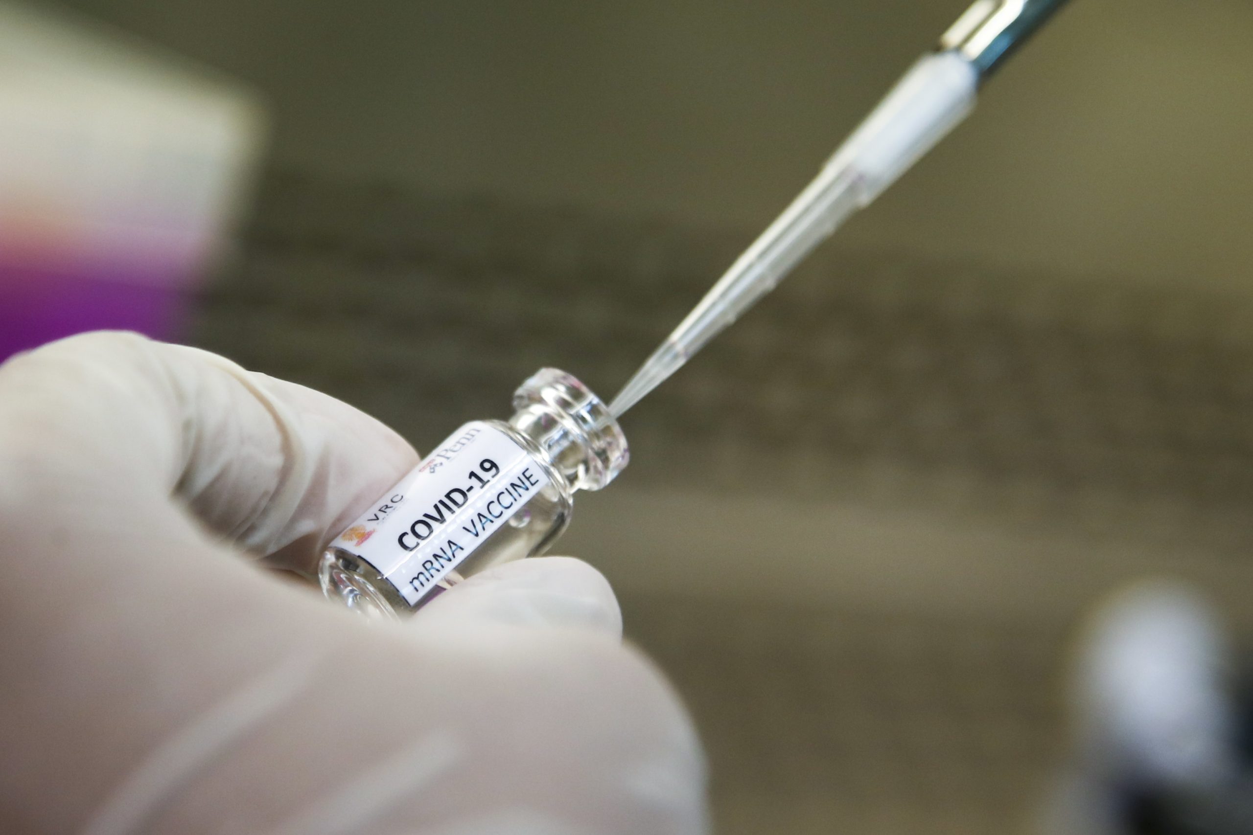 Covid-19: Vacina desenvolvida pela Universidade de Oxford já está a ser testada no Brasil