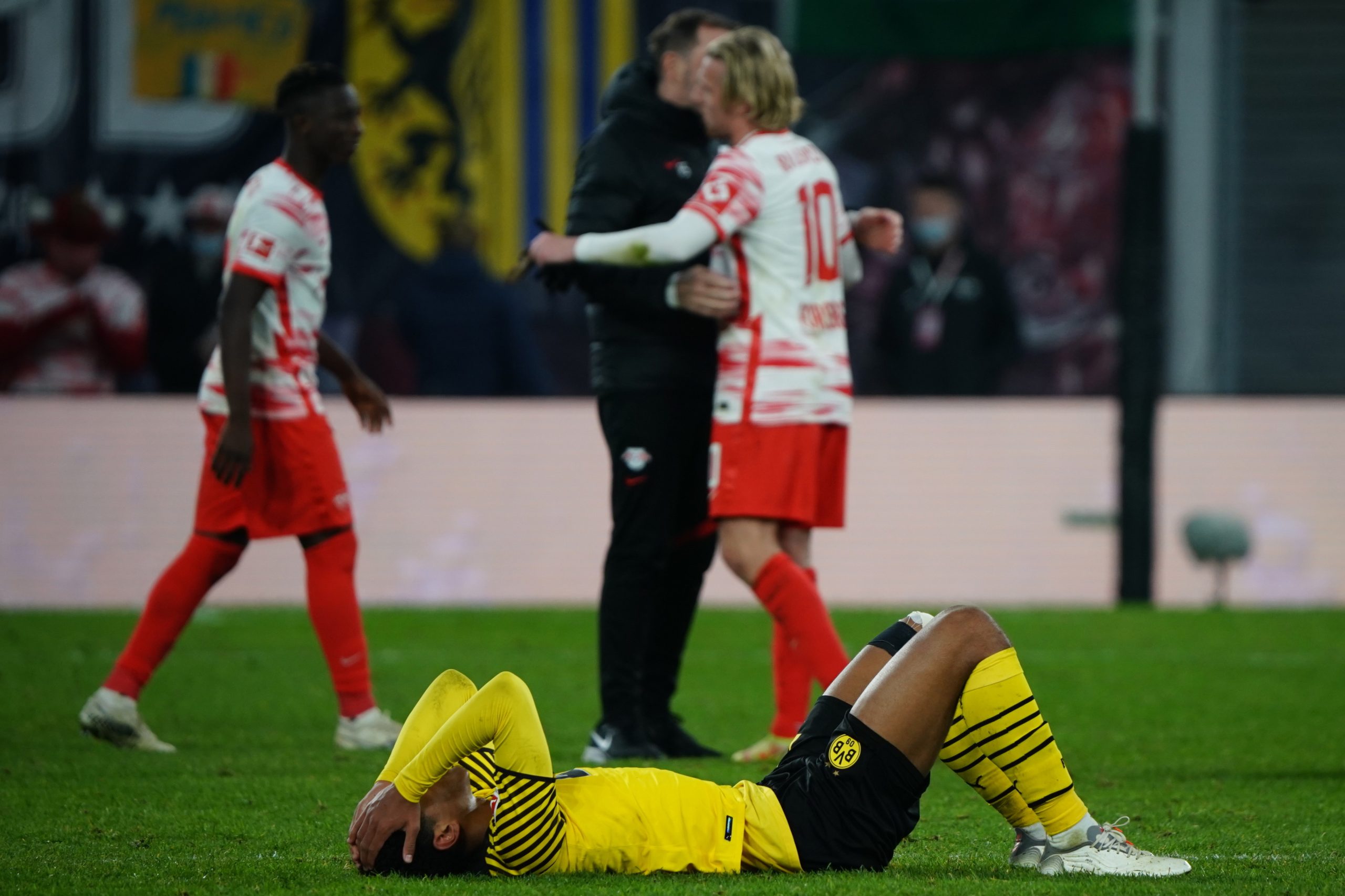 Borussia Dortmund perde em Leipzig e atrasa-se na perseguição ao líder Bayern