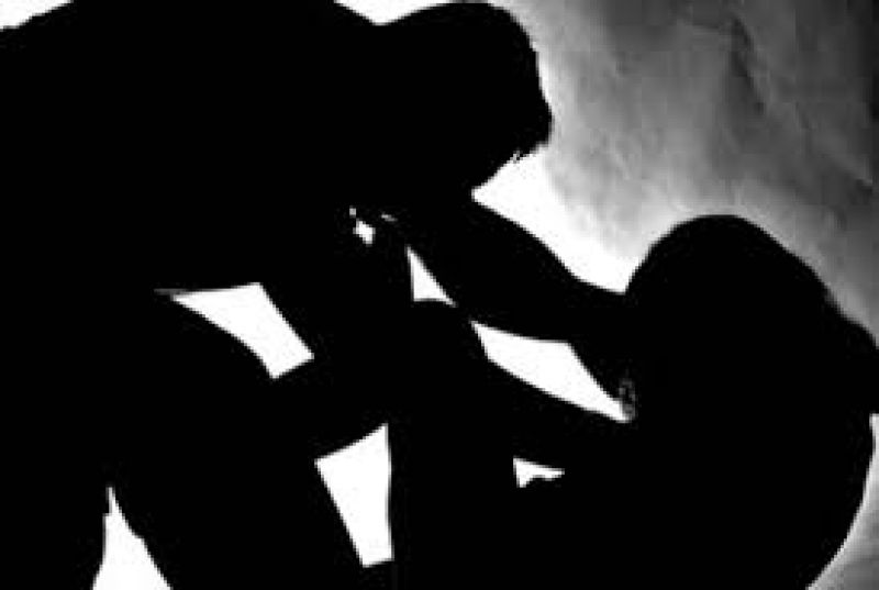 Extorsão sexual de homens: o crime aumenta, mas o silêncio das vítimas também