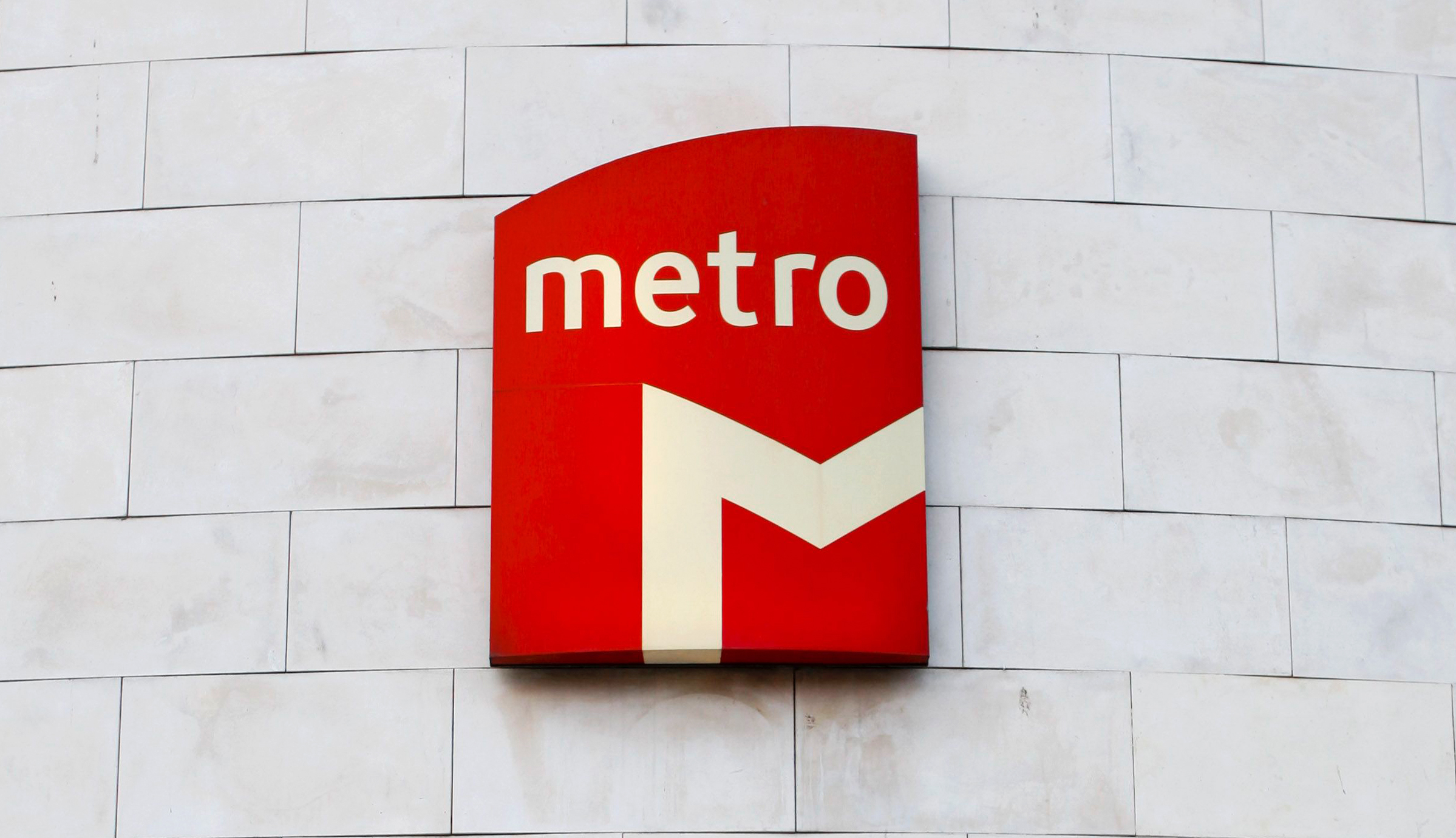 Linha vermelha do Metro de Lisboa parada devido a inundação