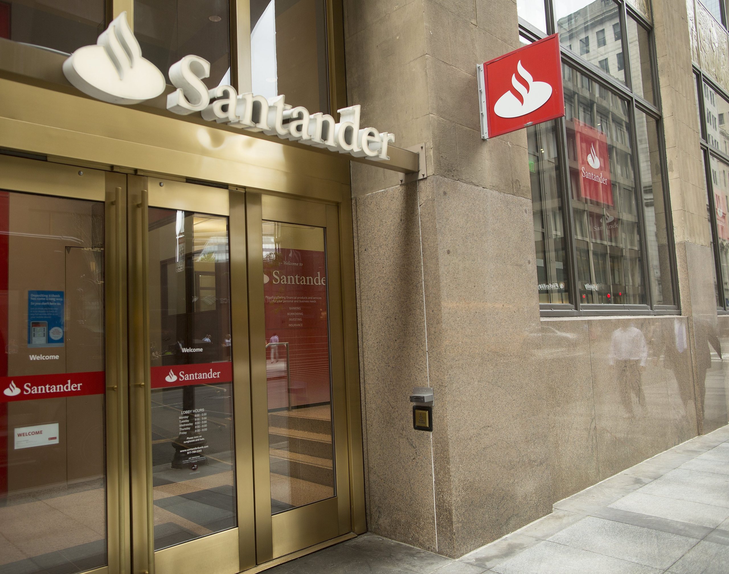 Santander vende ao fundo Blackstone 51% do negócio imobiliário do Popular