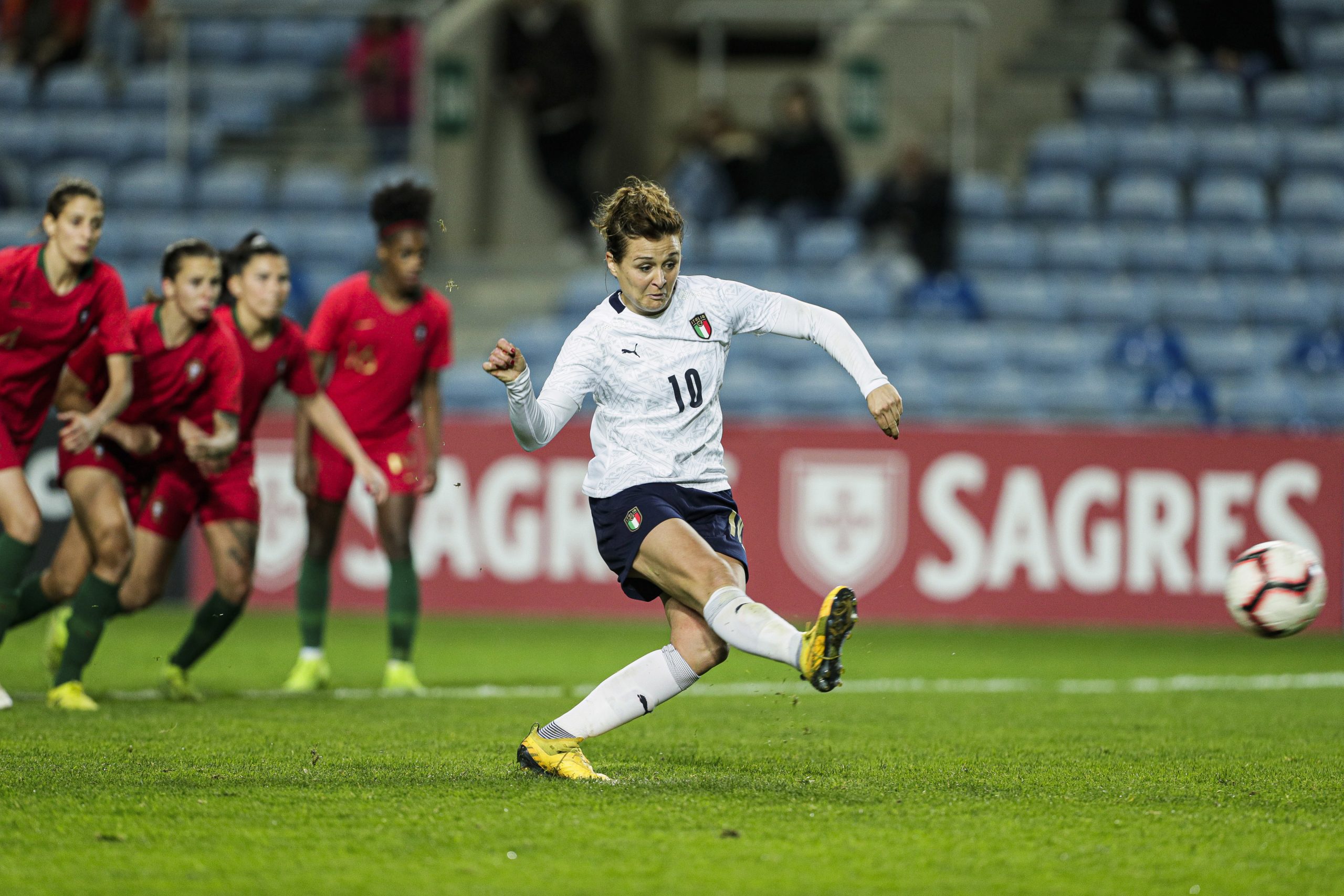 Penálti aos 90+4 minutos deixa Portugal fora das meias-finais da Algarve Cup