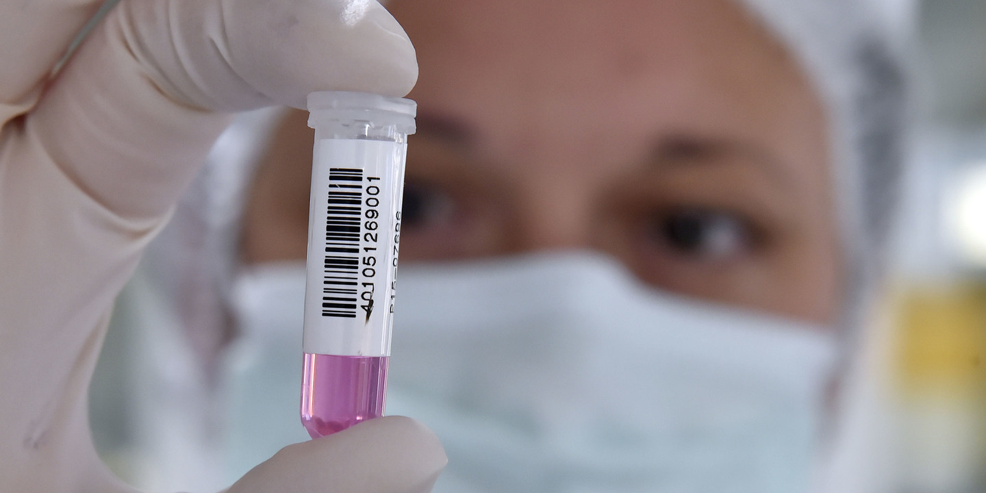 23andMe vai a falência e vende base de dados. Como apagar a informação genética?