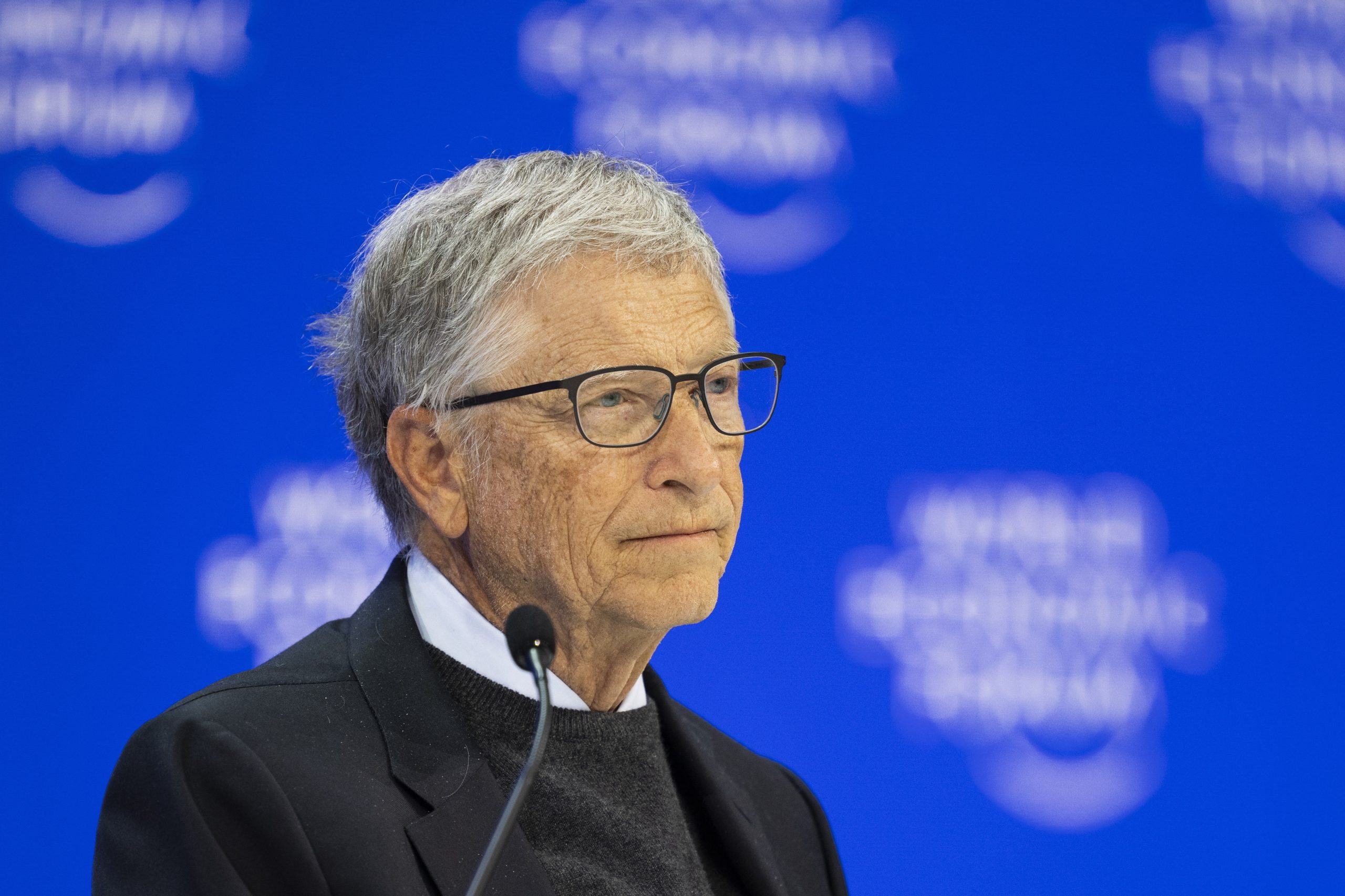 Bill Gates alerta para a falta de um plano contra “convulsão social” causada pela IA