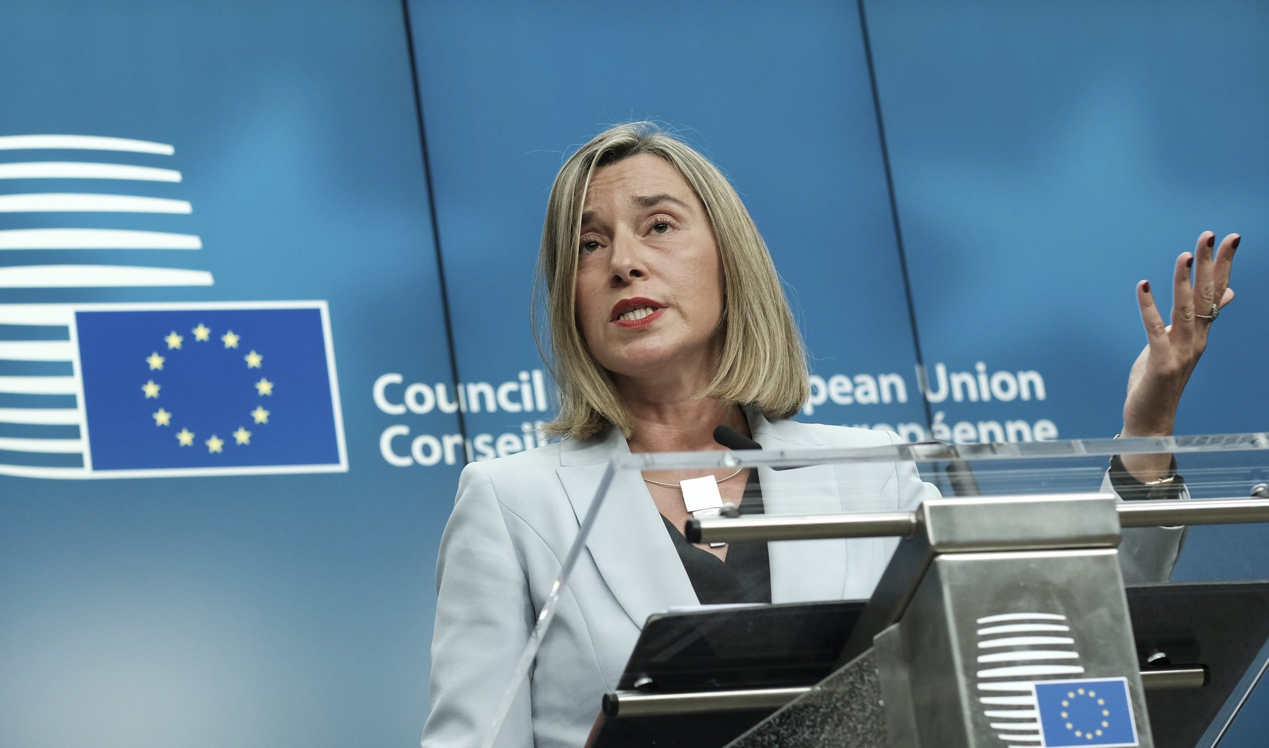 União Europeia: Mogherini considera “inaceitável” envenenamento de ex-expião russo