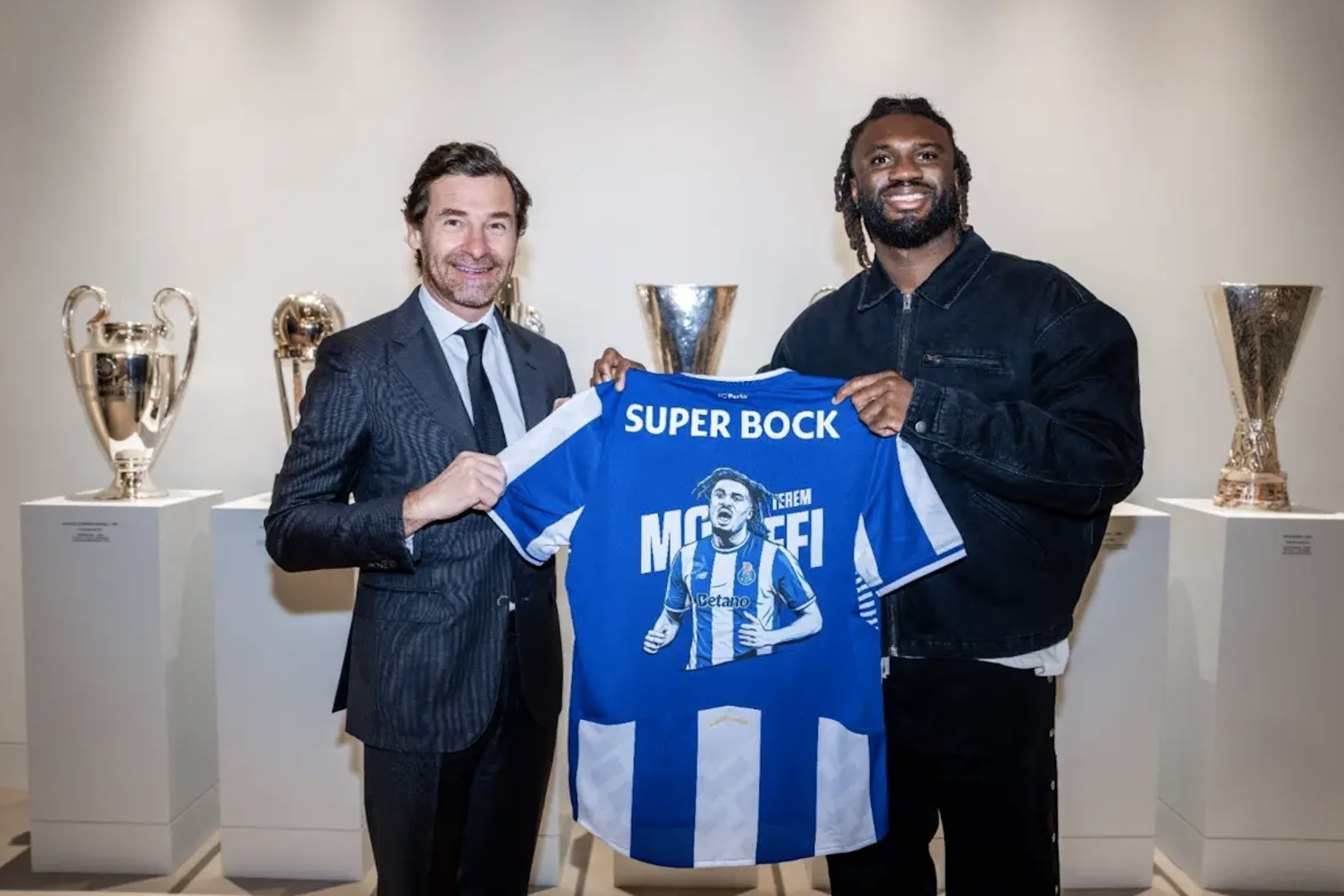 Terem Moffi reforça FC Porto por empréstimo e quer “ser feliz a jogar futebol”
