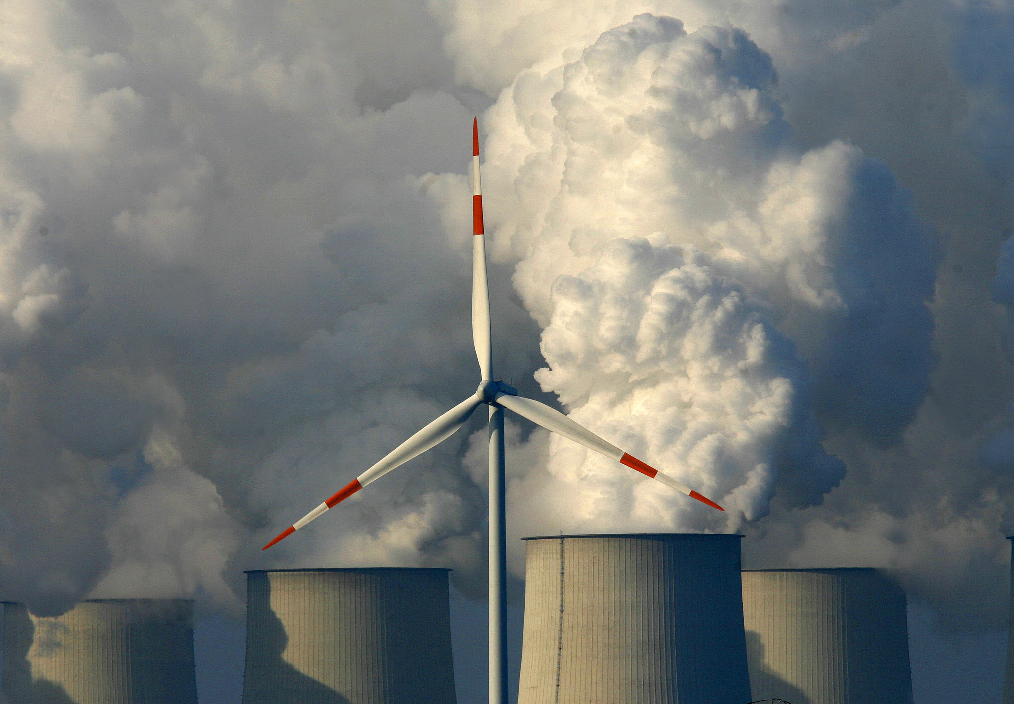 Emissões de CO2 recuam 4,3% na UE e 8,7% em Portugal, em 2019