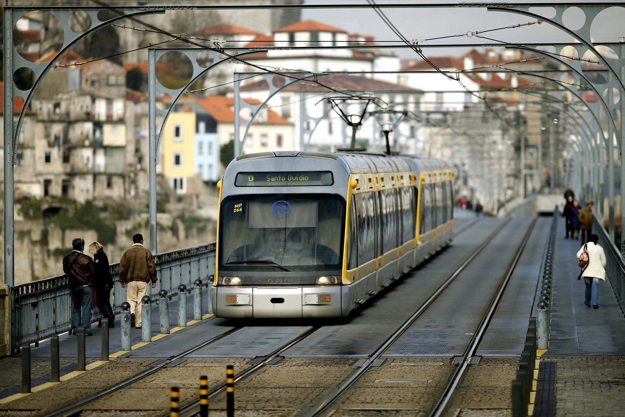 Metro/Porto: Circulação interrompida entre estações de Árvore e Vila do Conde