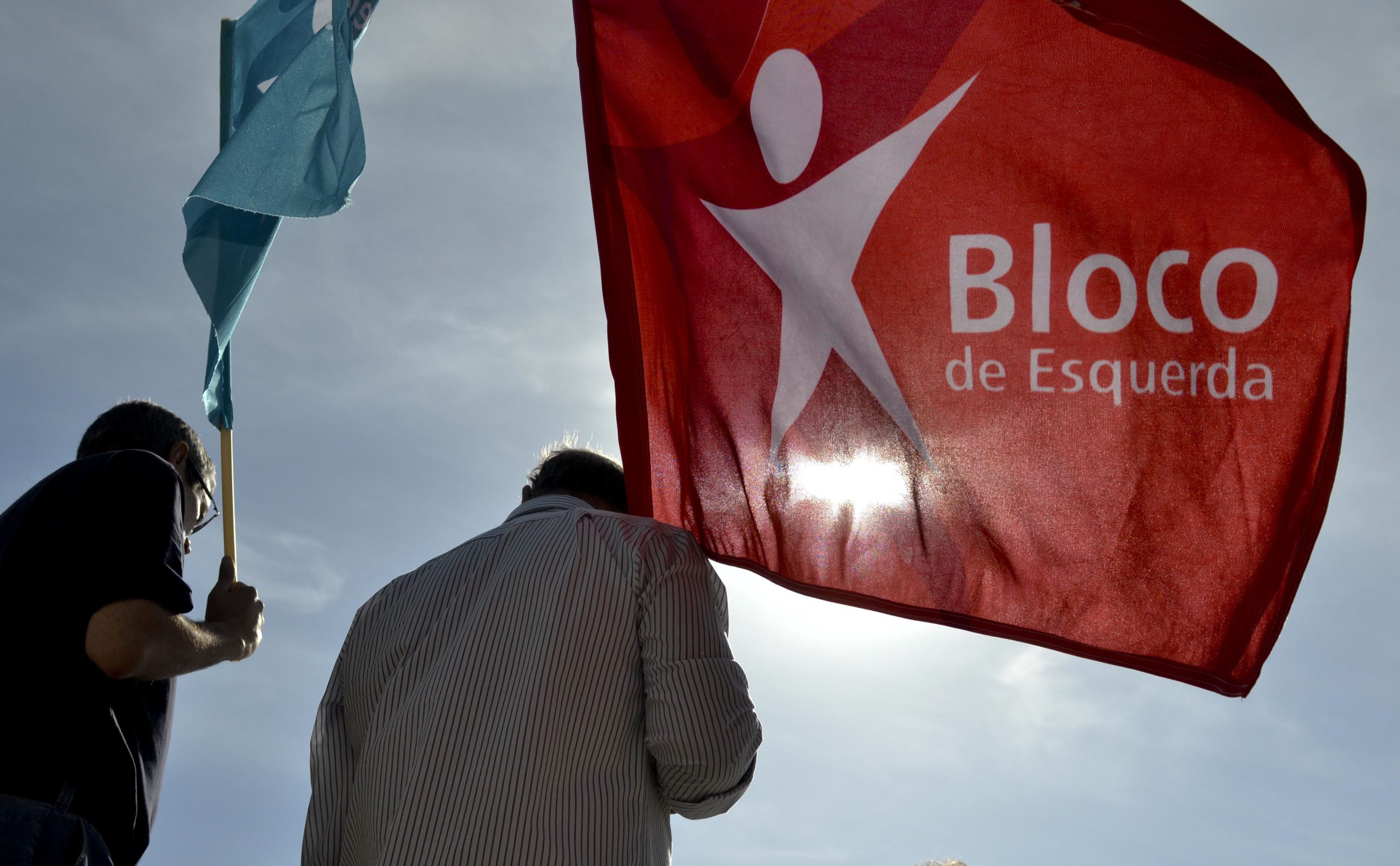 Ativistas do Bloco de Esquerda tapam estátua de Gomes da Costa em Braga e desafiam população a repensar os seus símbolos