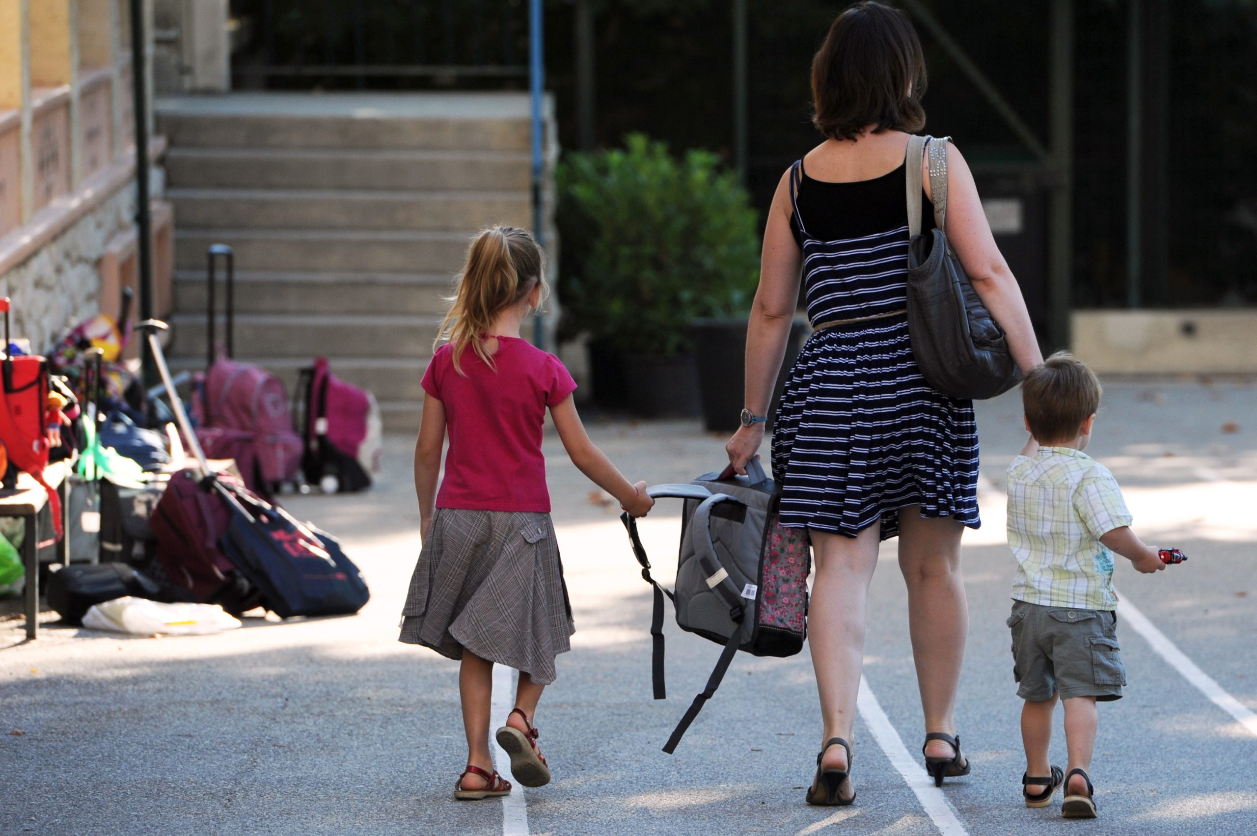 Publicado decreto-lei que permite pais acompanharem filhos no primeiro dia de escola