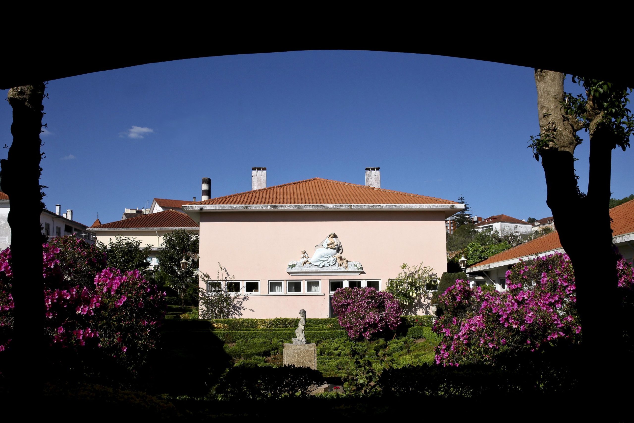 Grávida esperou seis horas para receber assistência urgente. Bombeiros denunciam que uma maternidade em Coimbra recusou urgência