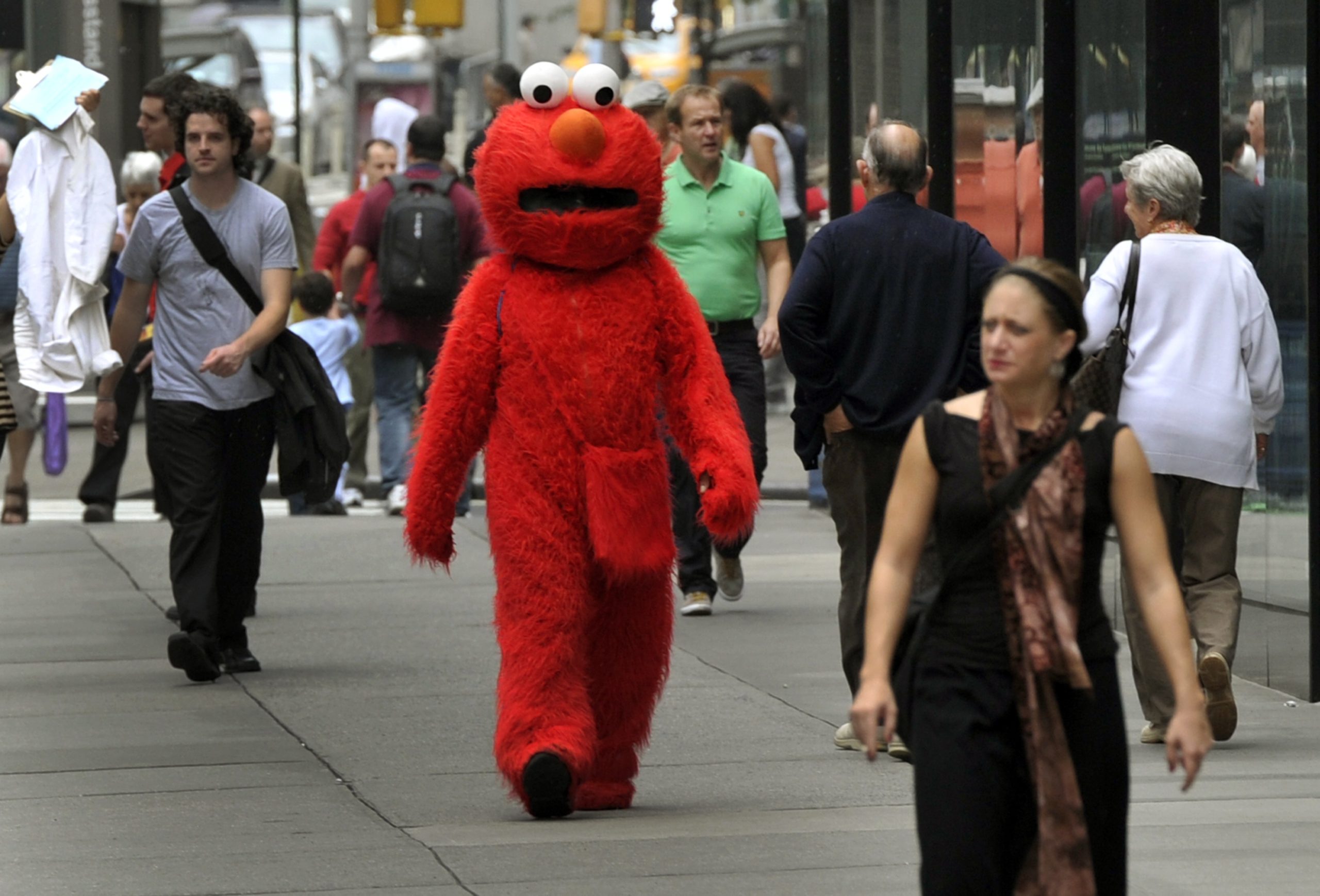 Elmo, da Rua Sésamo, hackeado com publicações antissemitas