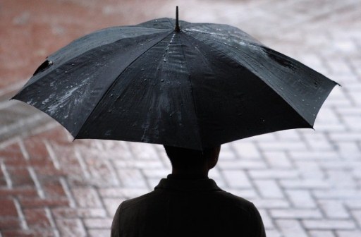 Chuva, vento e trovoada em véspera de fim de semana. Portugal continental afetado por depressão Lola a partir da tarde de hoje