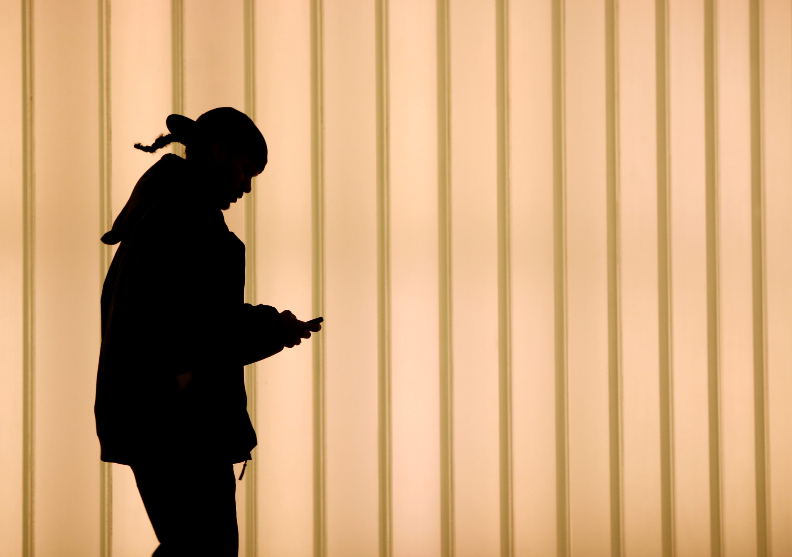 Envio de SMS voltou a cair em 2015