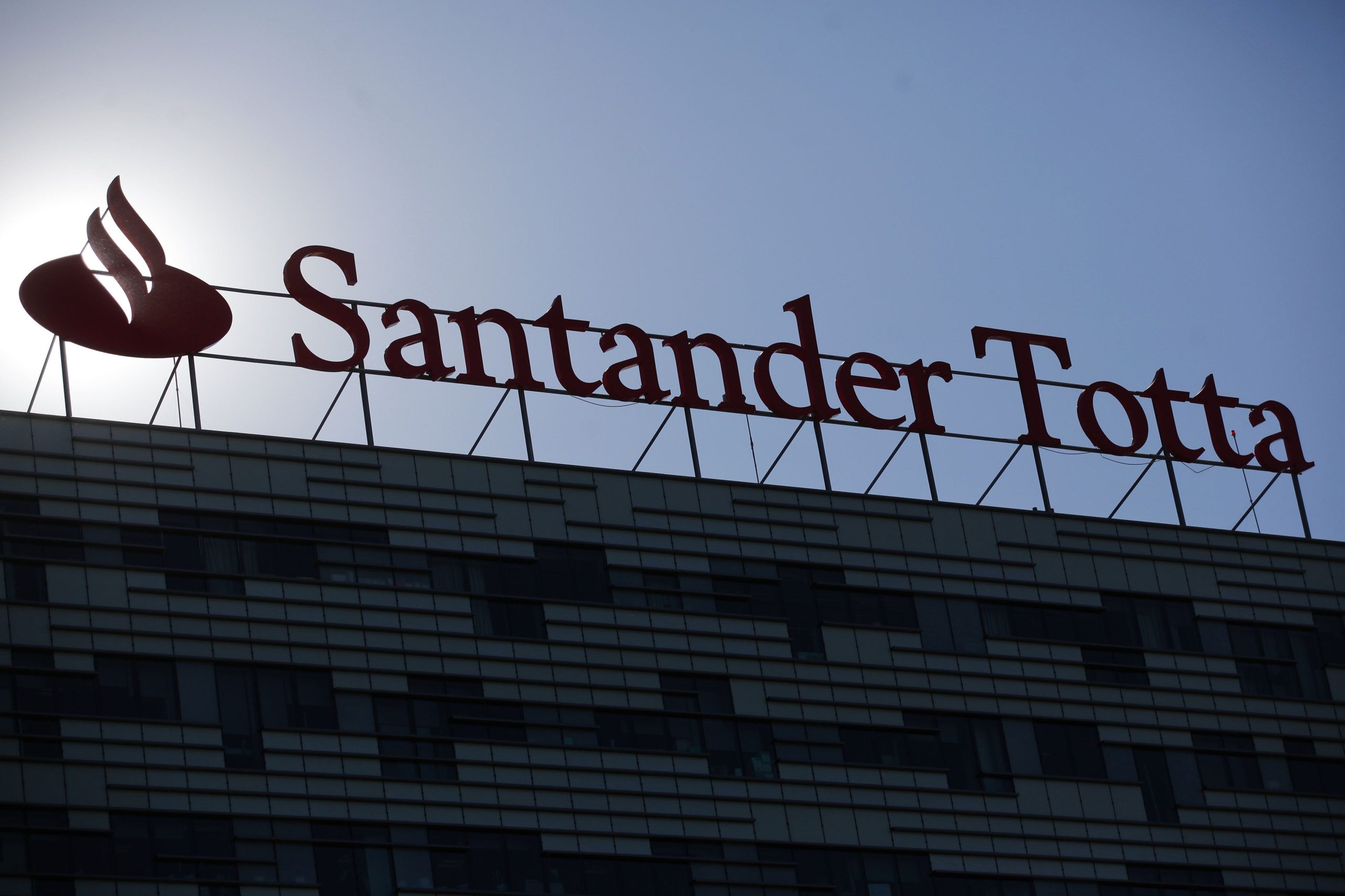 Covid-19: Santander suspende cobrança de comissões nos canais digitais