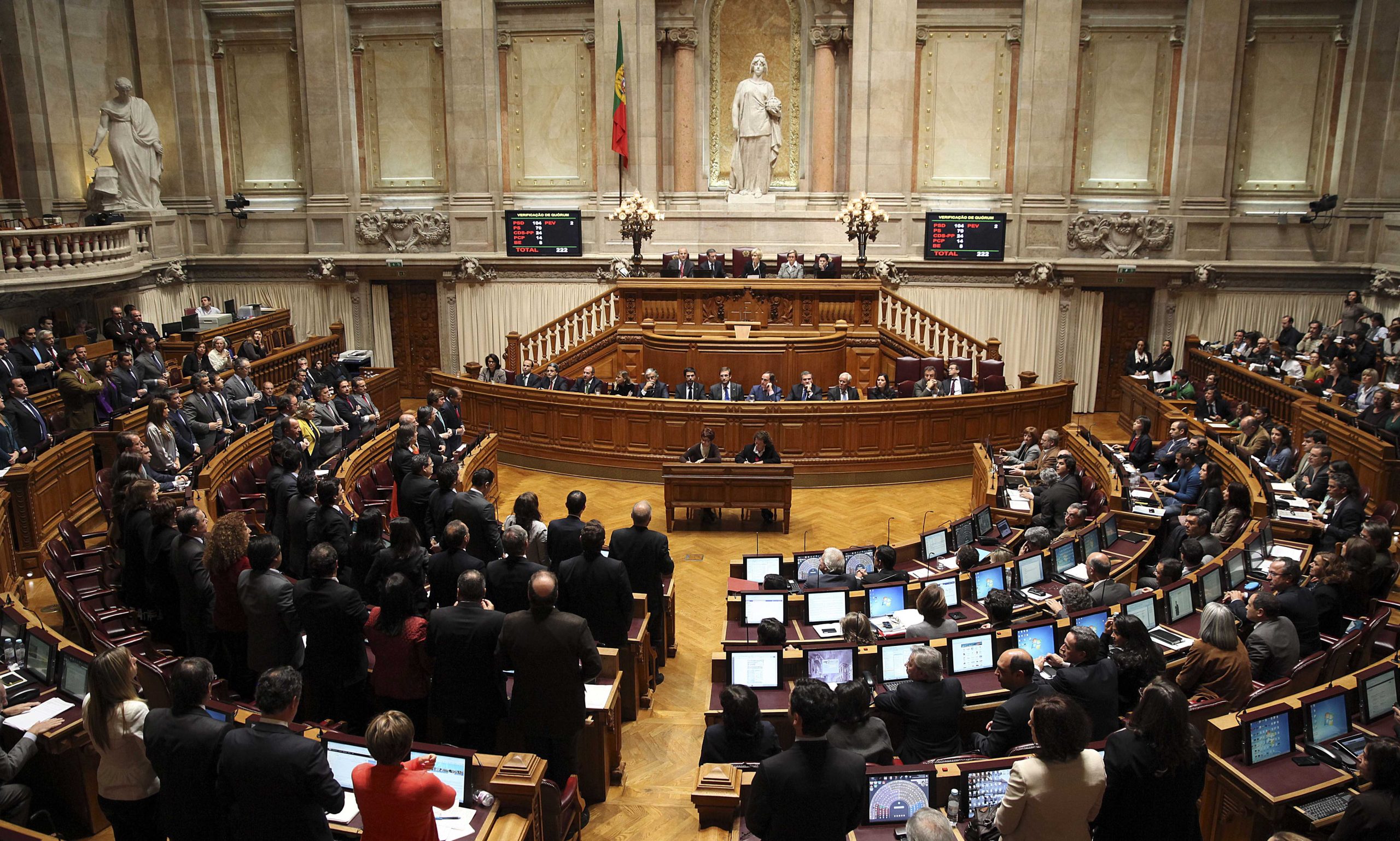 Imunidade. Parlamento vai avaliar caso a caso deputados assistentes em processos crime