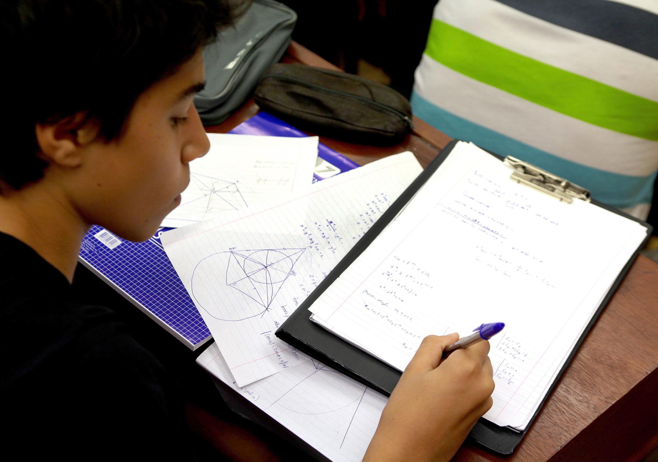 Prova escolar para abono de família e bolsas de estudo passa a ser automática