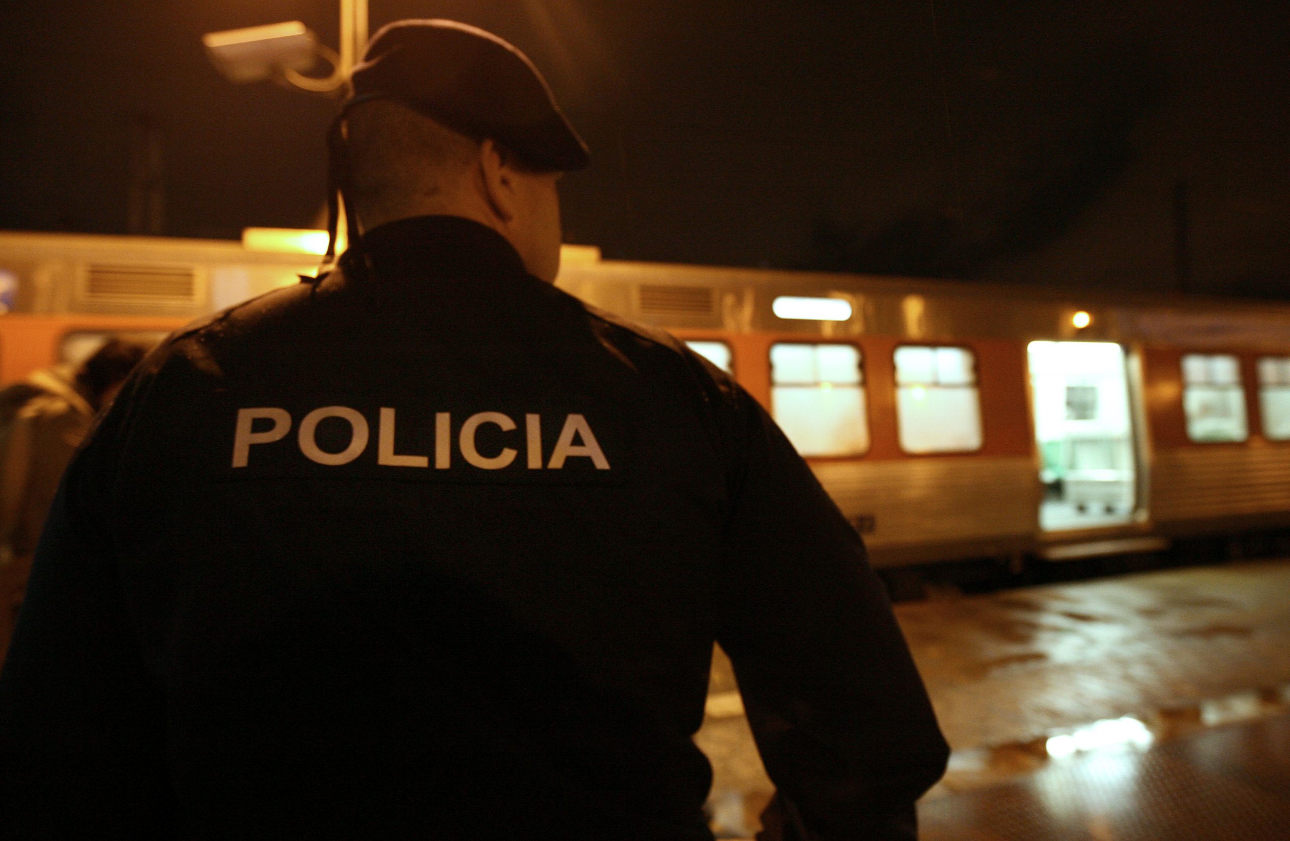 Jovem de 16 anos baleado com arma de airsoft em Corroios