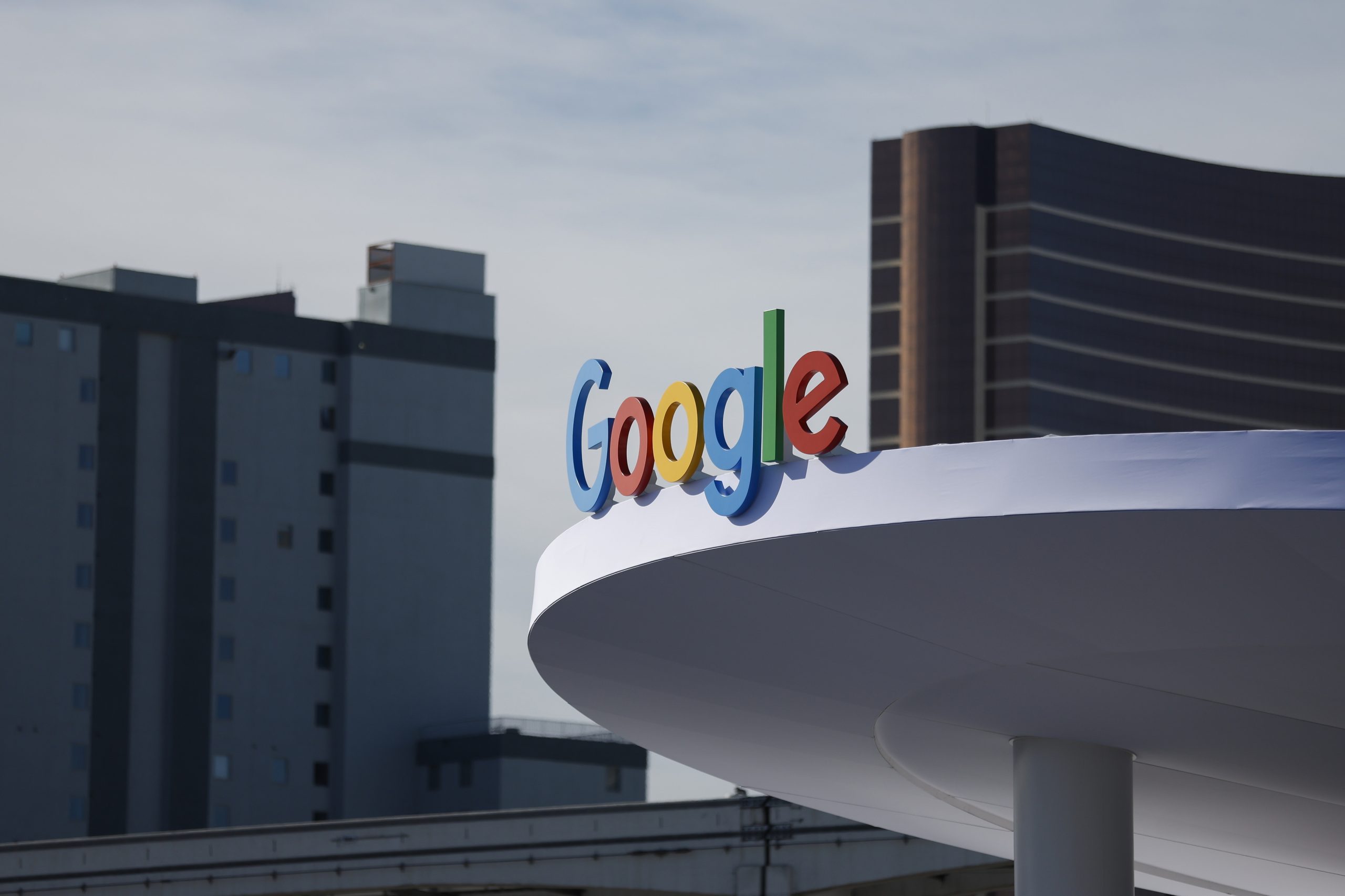 Pioneiro da inteligência artificial está de volta à Google por 2,7 mil milhões de dólares