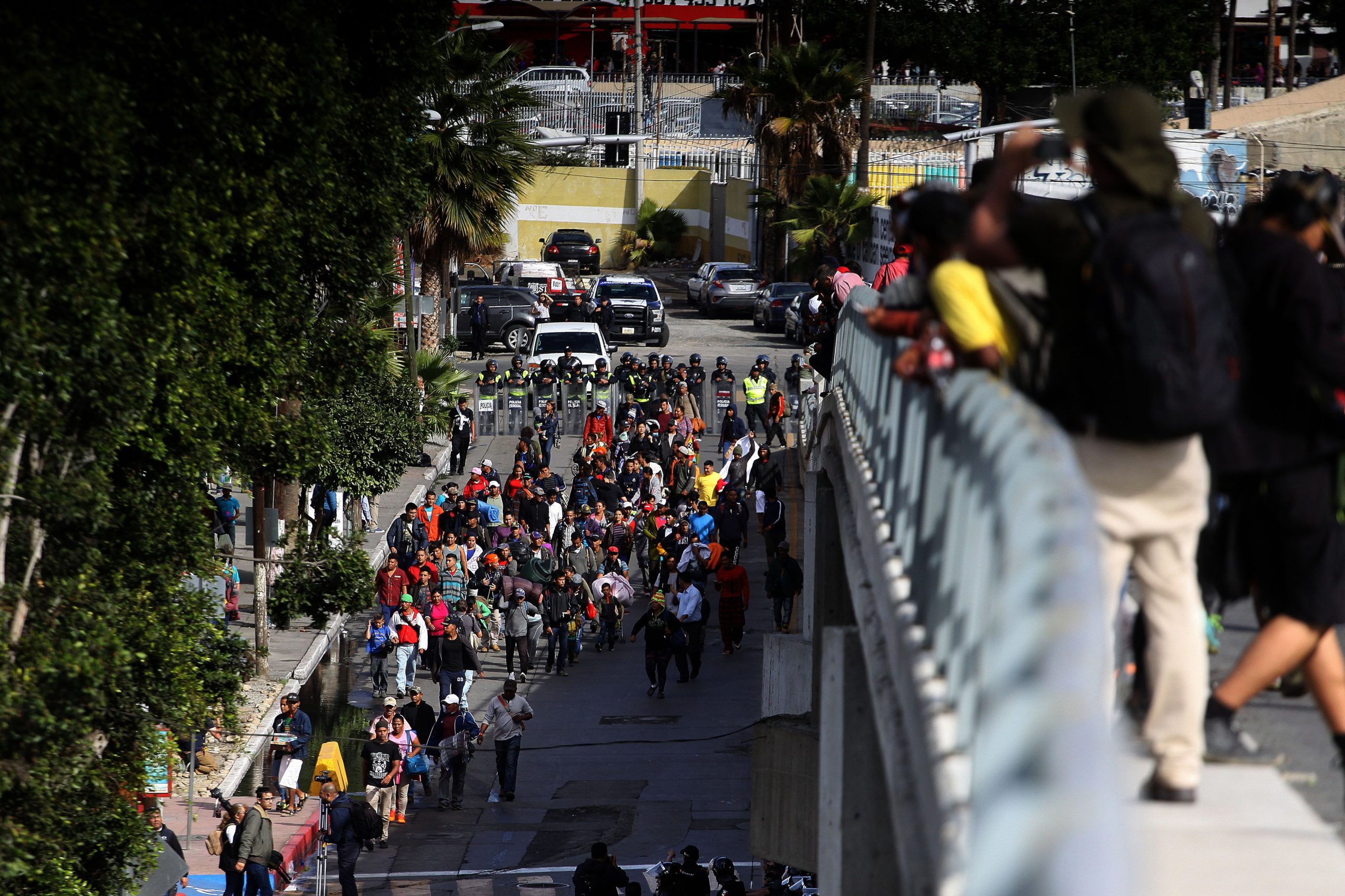 Sete migrantes morreram desde que a primeira caravana deixou as Honduras rumo aos EUA
