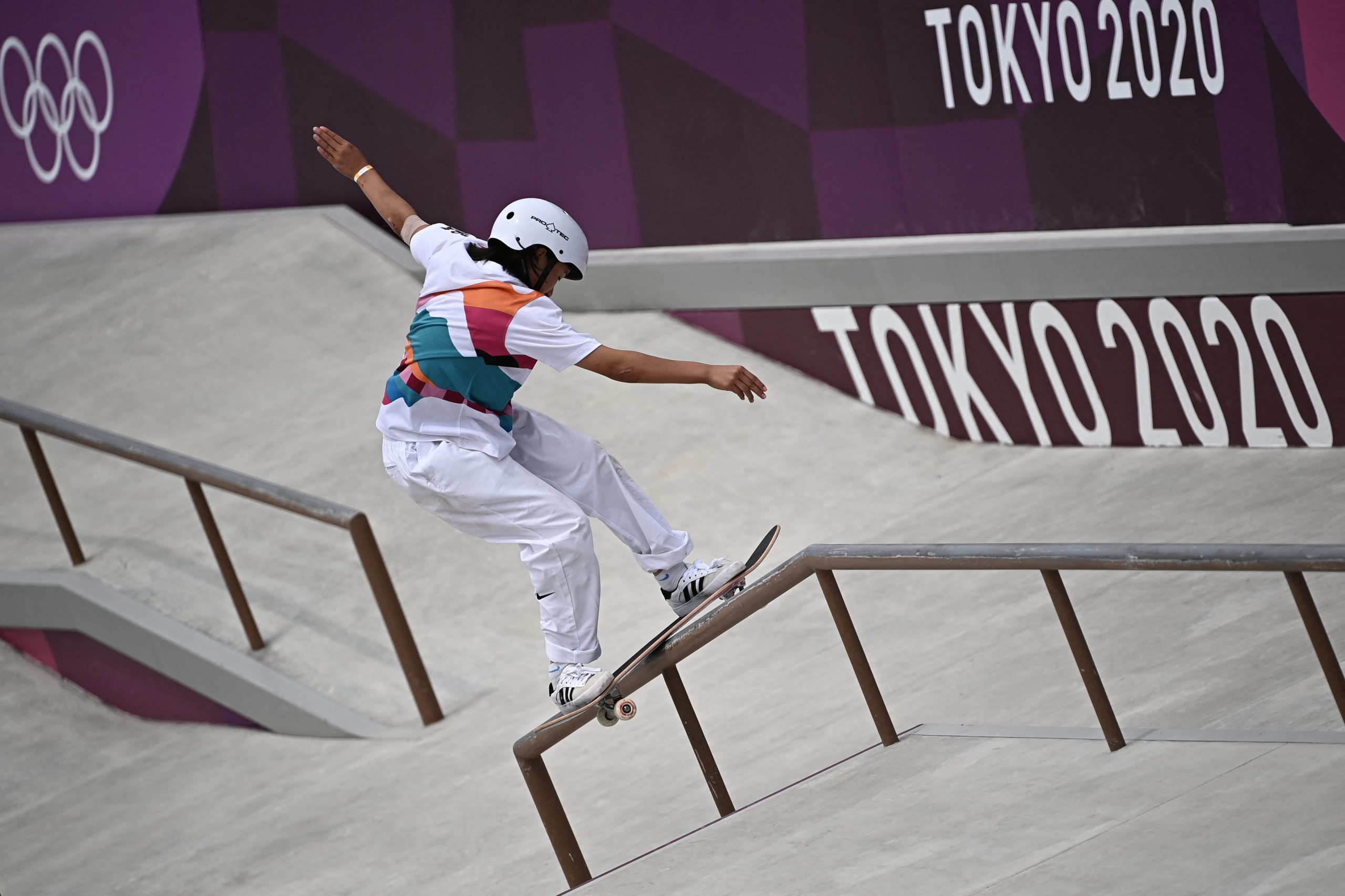 Um duelo entre duas jovens skaters de 13 anos. Uma ouro, outra prata — ambas fazem história