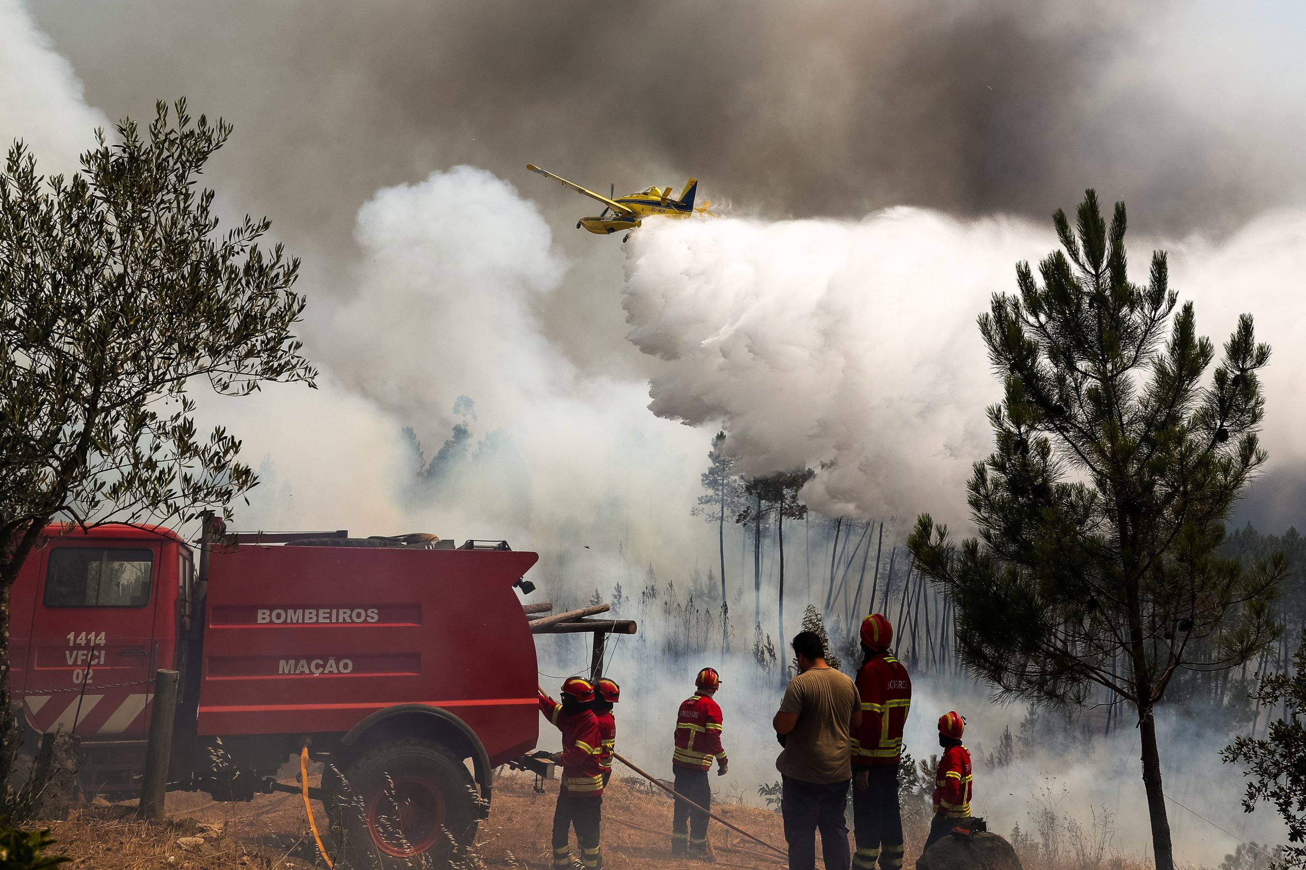 Incêndios. Frente de fogo “descontrolada” em Vila de Rei mas com as habitações protegidas