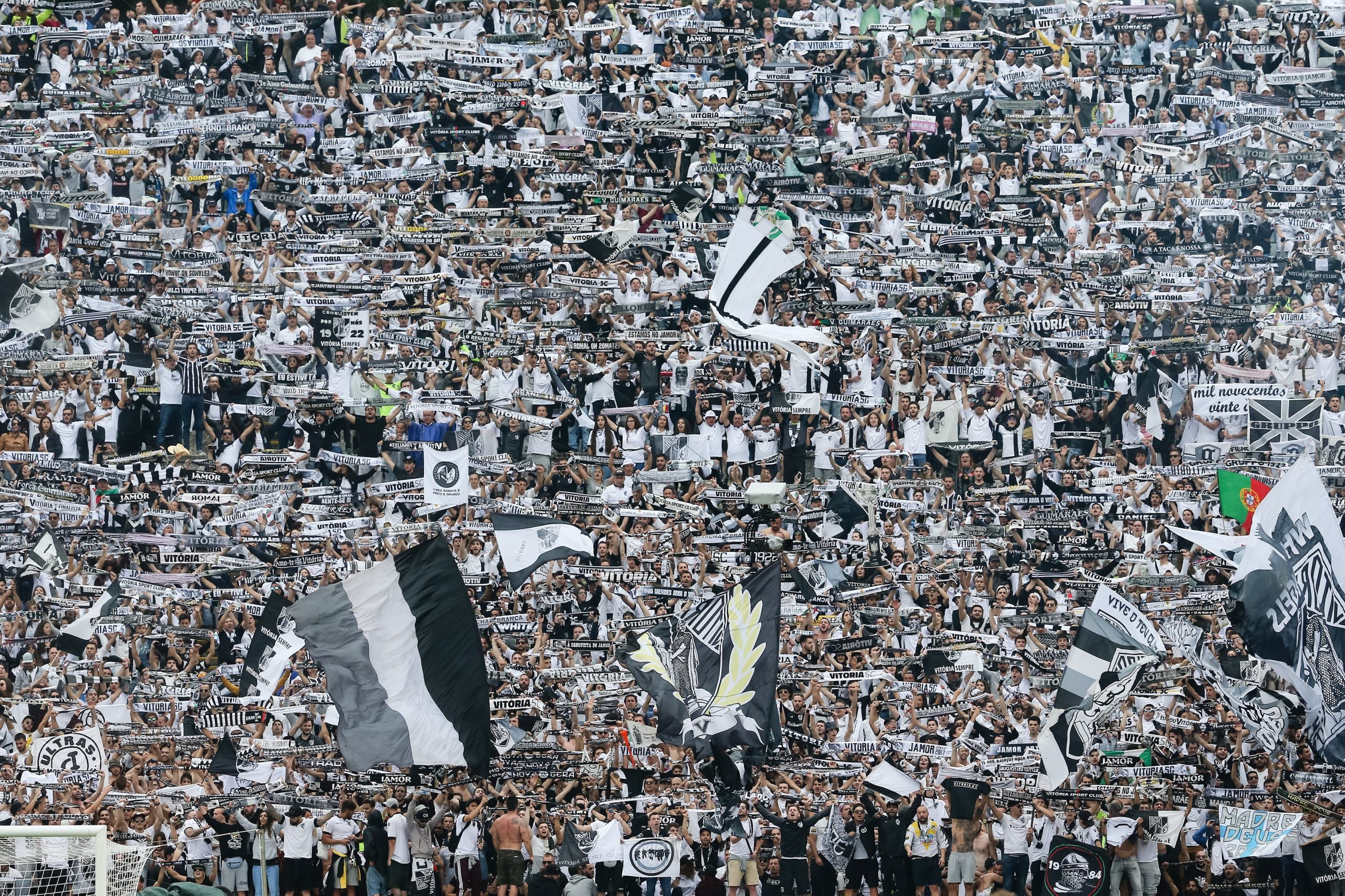 Vitória de Guimarães paga mais de oito mil euros em multas por ações dos adeptos